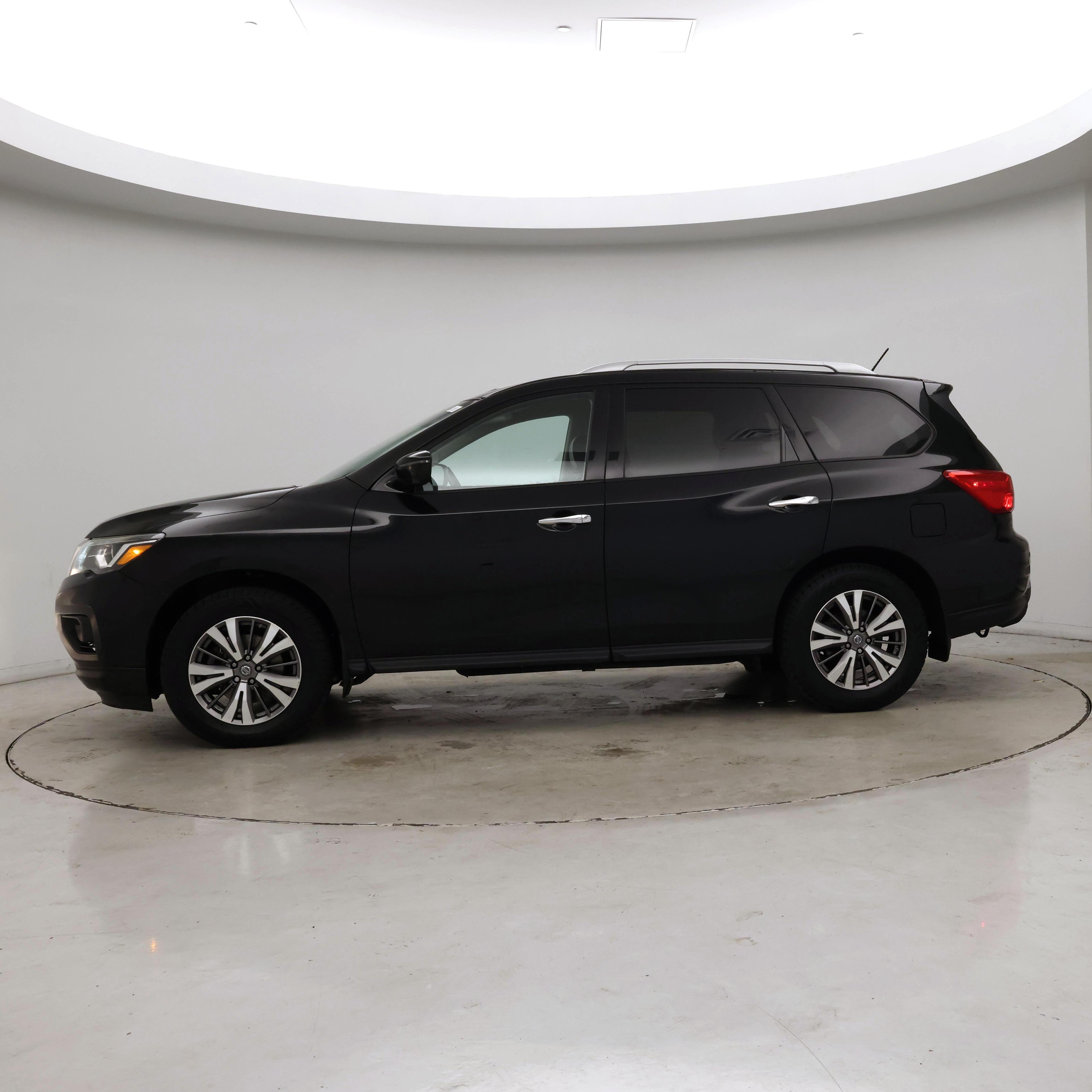 Thumbnail: 2018 Nissan Pathfinder - 2