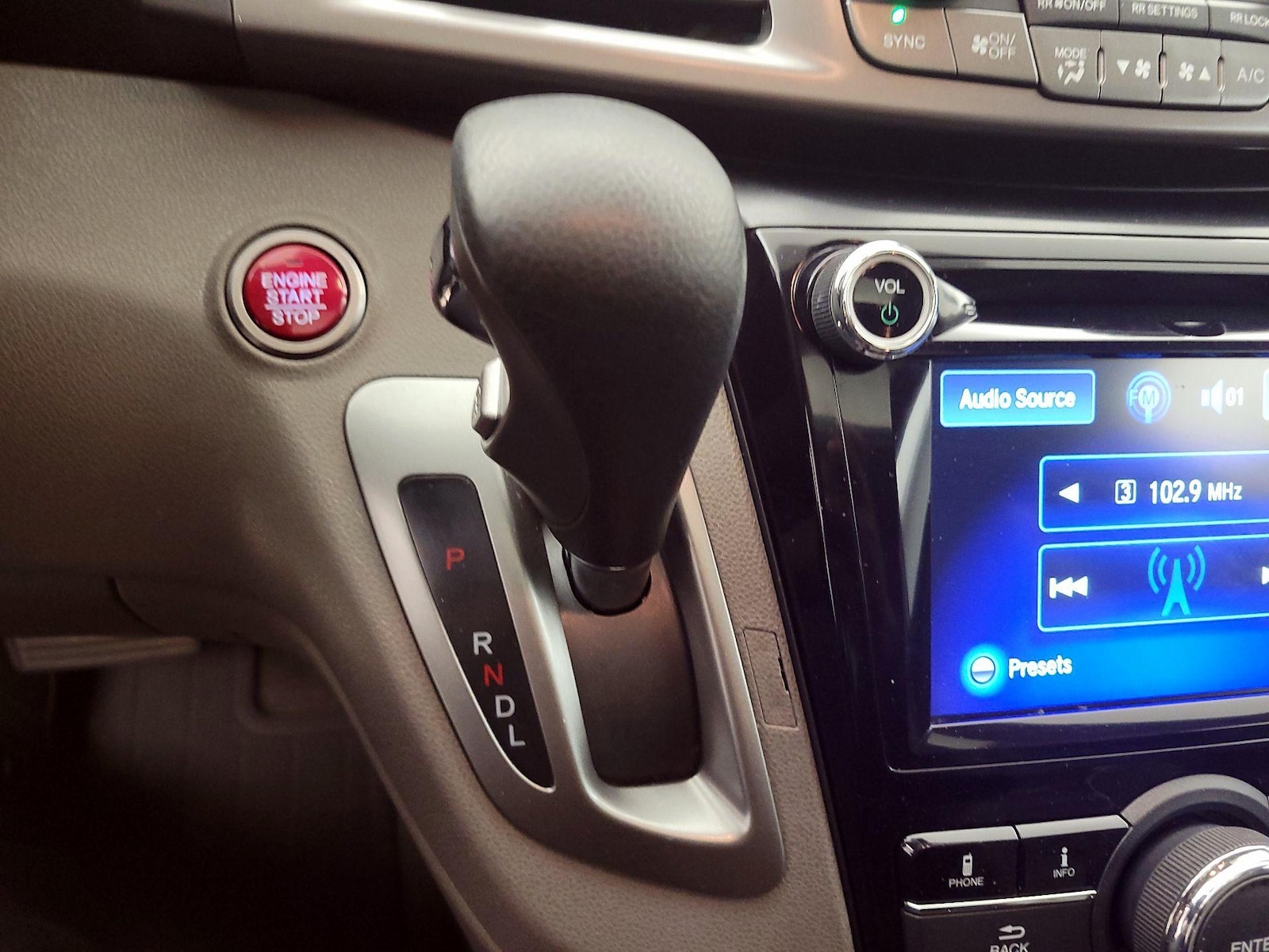 2015 Honda Odyssey EX-L - Photo 18