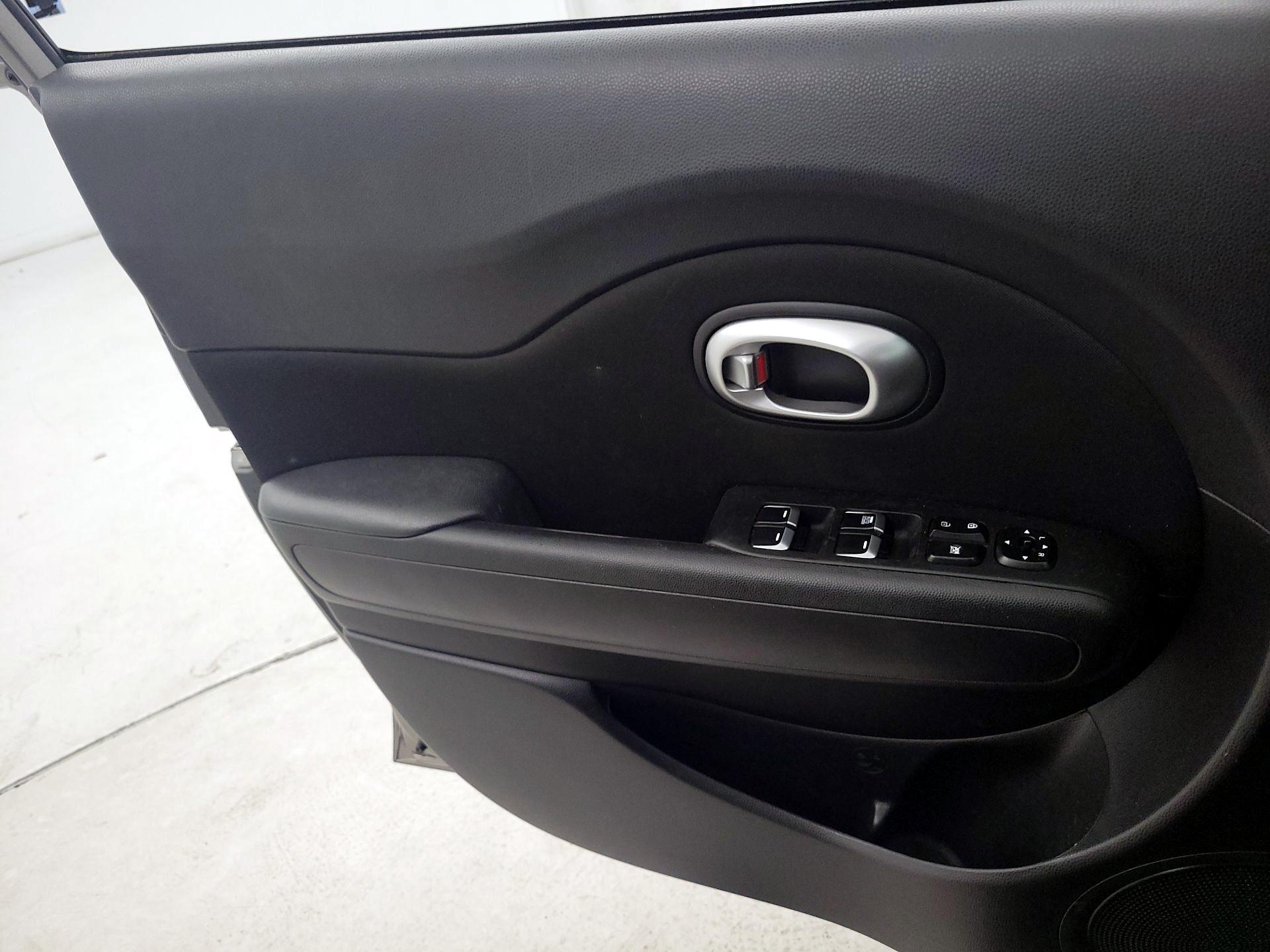 Thumbnail: 2017 Kia Soul - 12