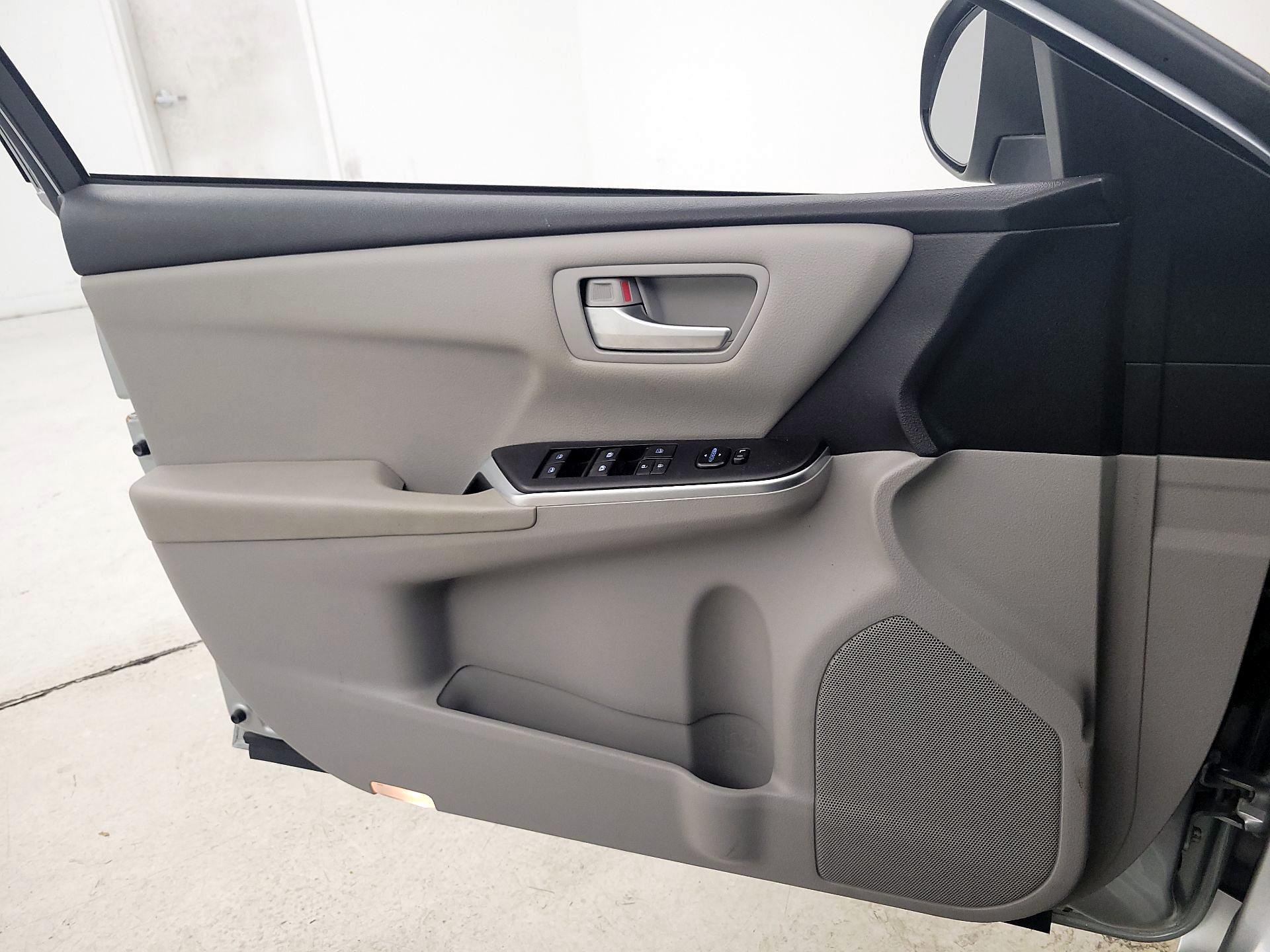 Thumbnail: 2017 Toyota Camry - 12