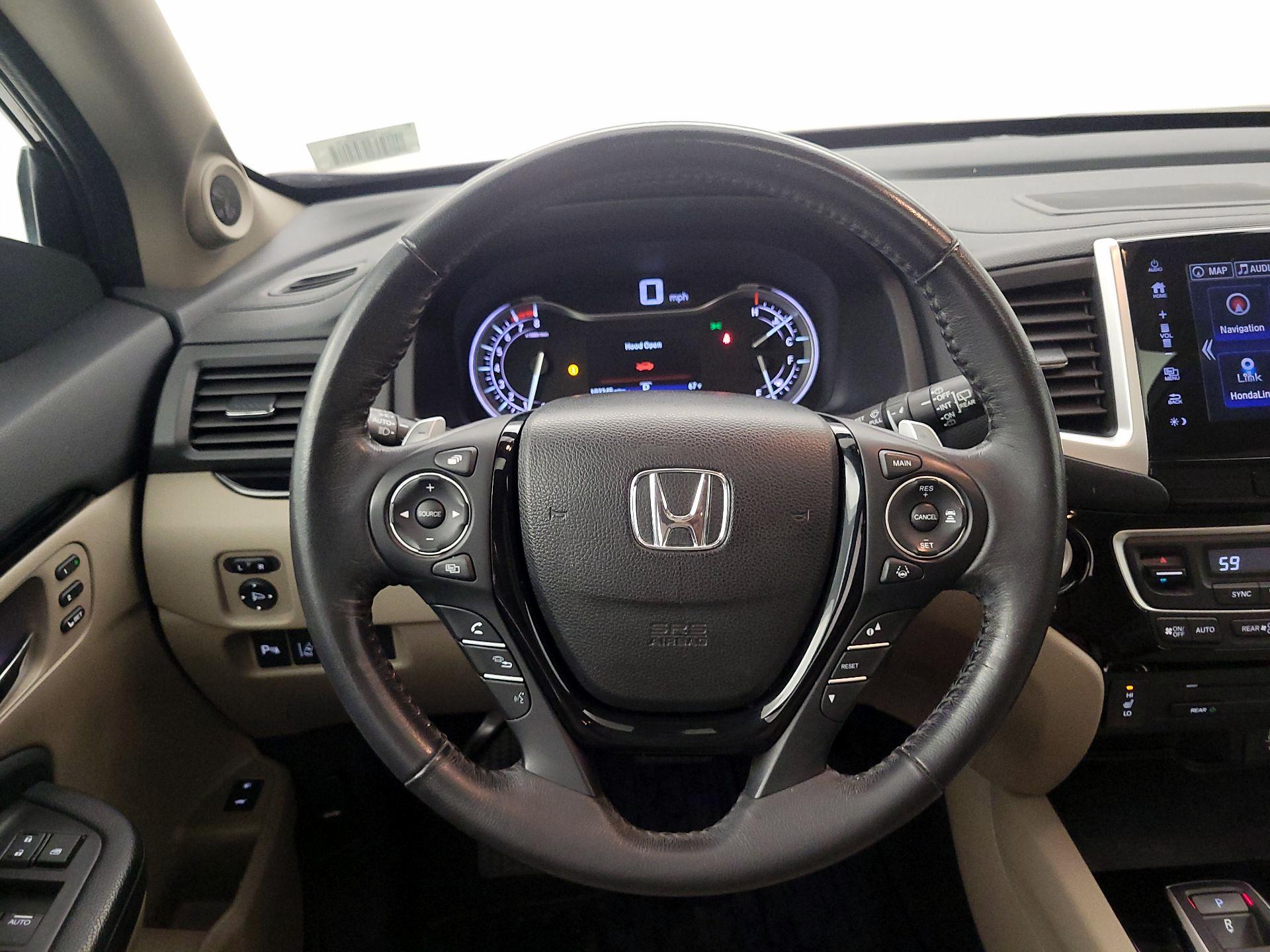 Thumbnail: 2017 Honda Pilot - 10