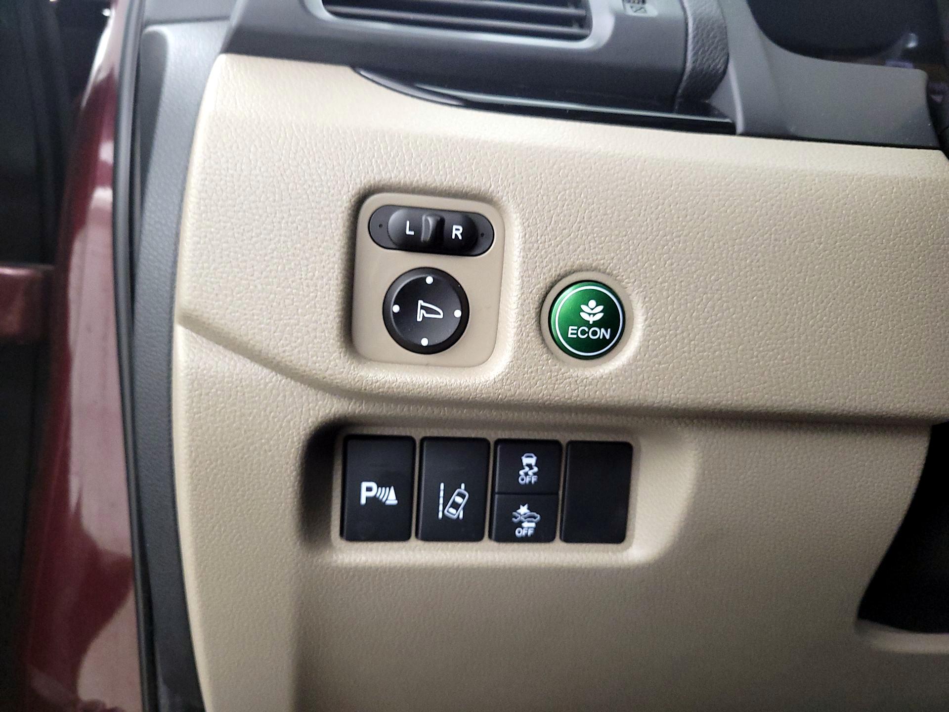 Thumbnail: 2017 Honda Pilot - 13