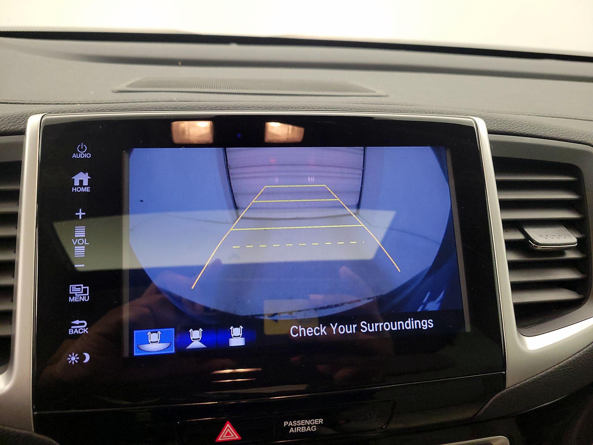 Thumbnail: 2017 Honda Pilot - 14