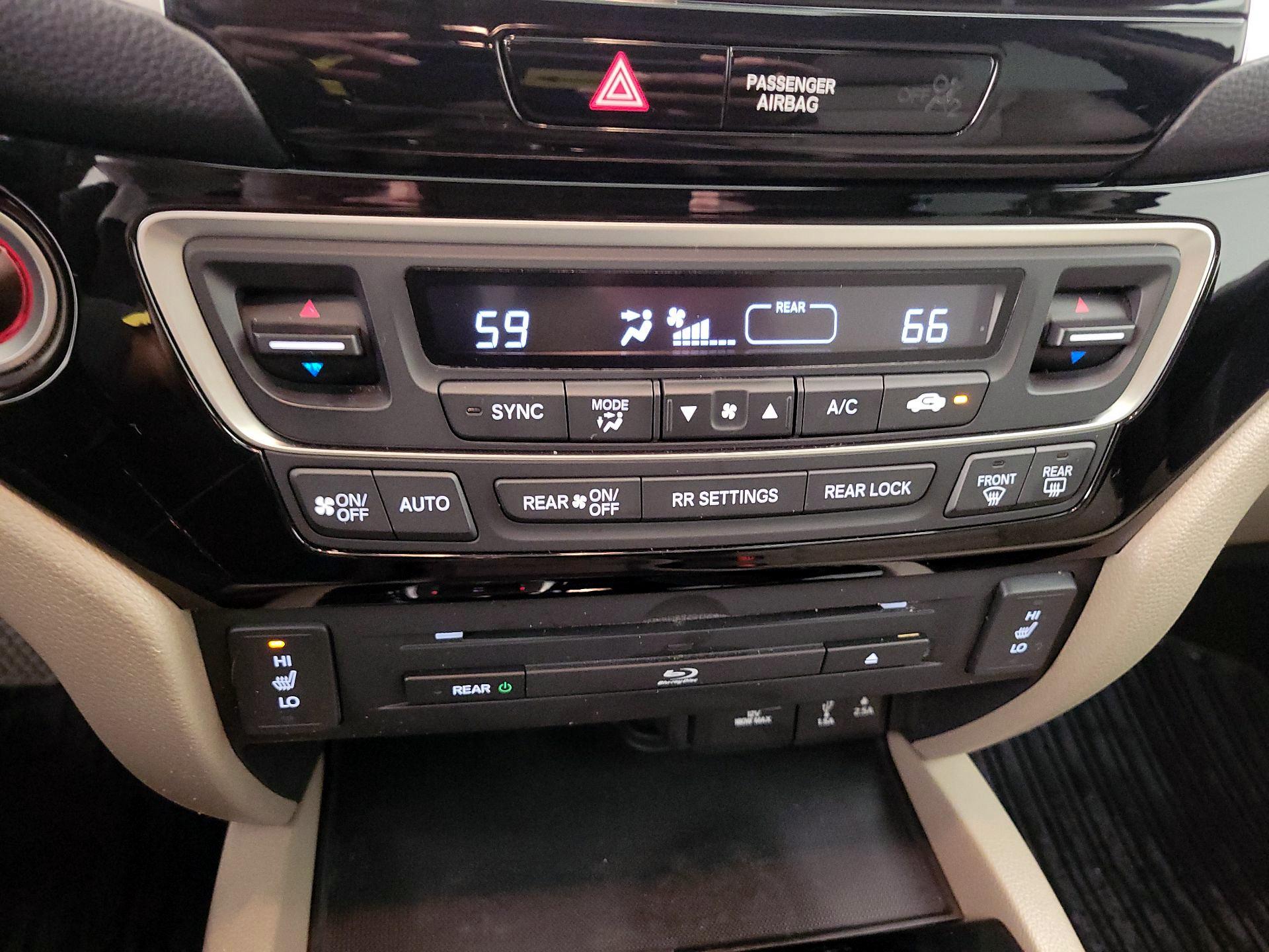 Thumbnail: 2017 Honda Pilot - 16