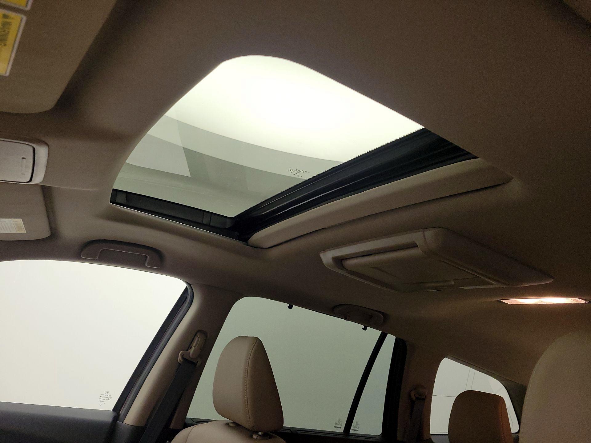 Thumbnail: 2017 Honda Pilot - 19