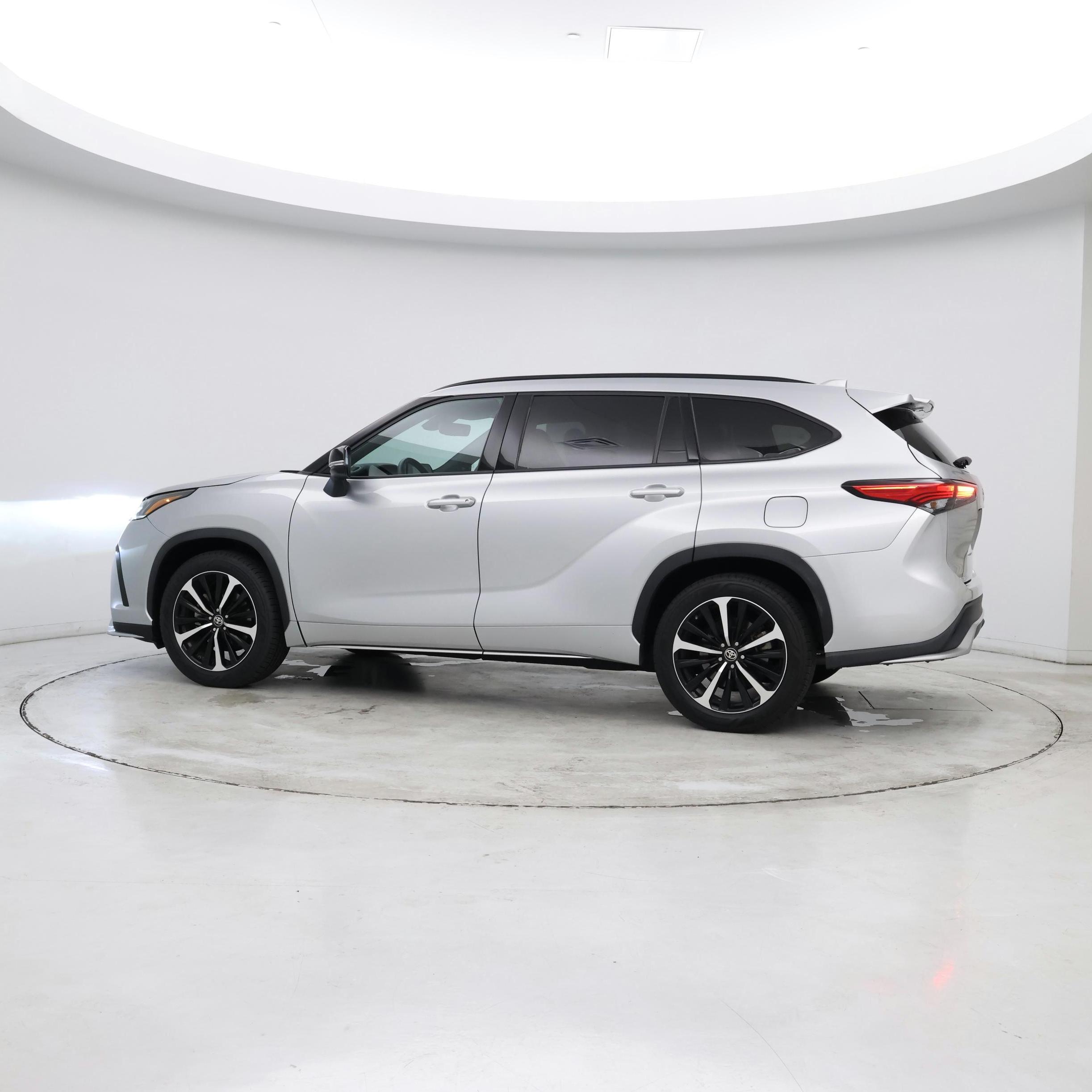 Thumbnail: 2021 Toyota Highlander - 3