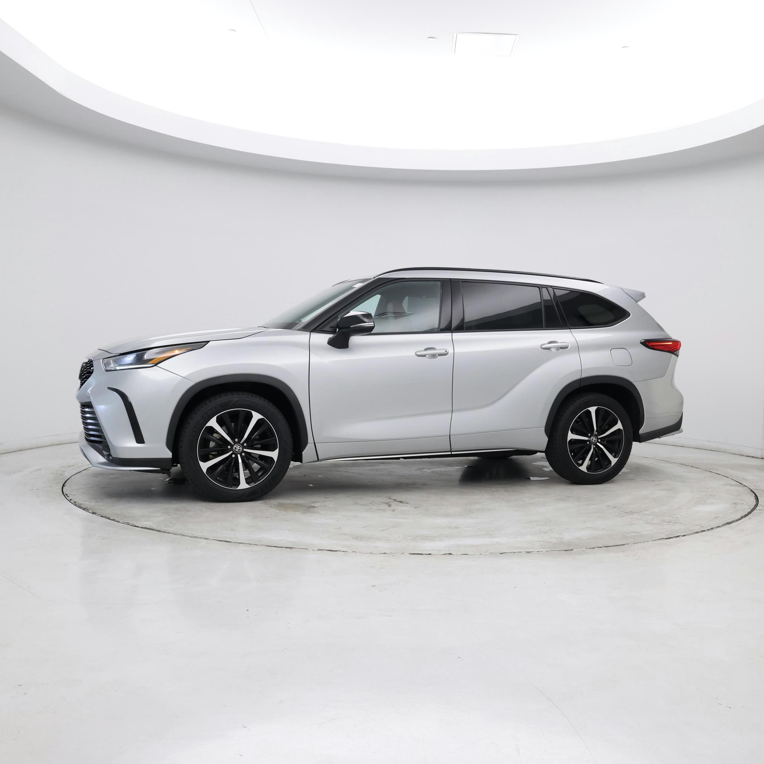 Thumbnail: 2021 Toyota Highlander - 4