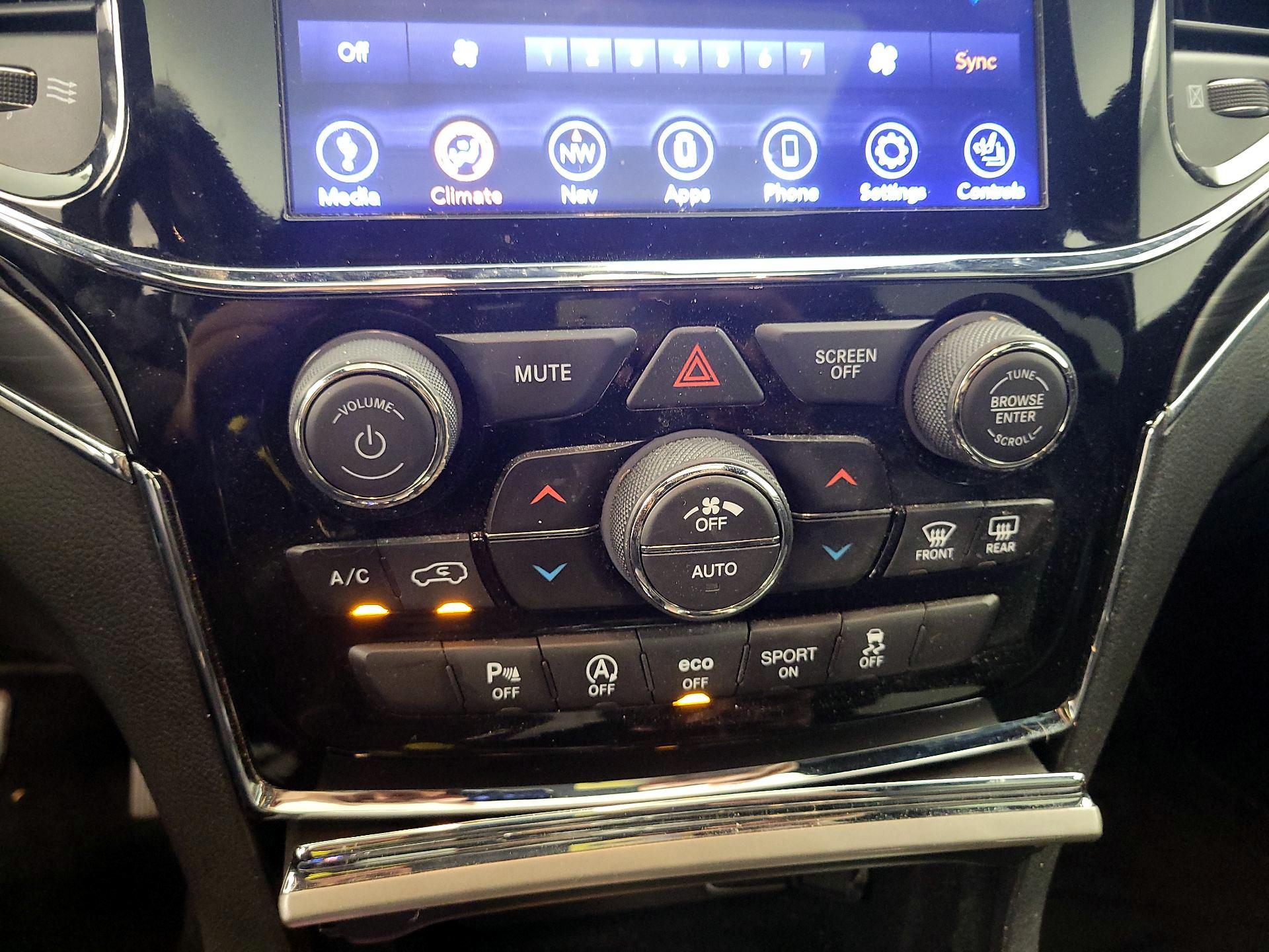 Thumbnail: 2020 Jeep Grand Cherokee - 16