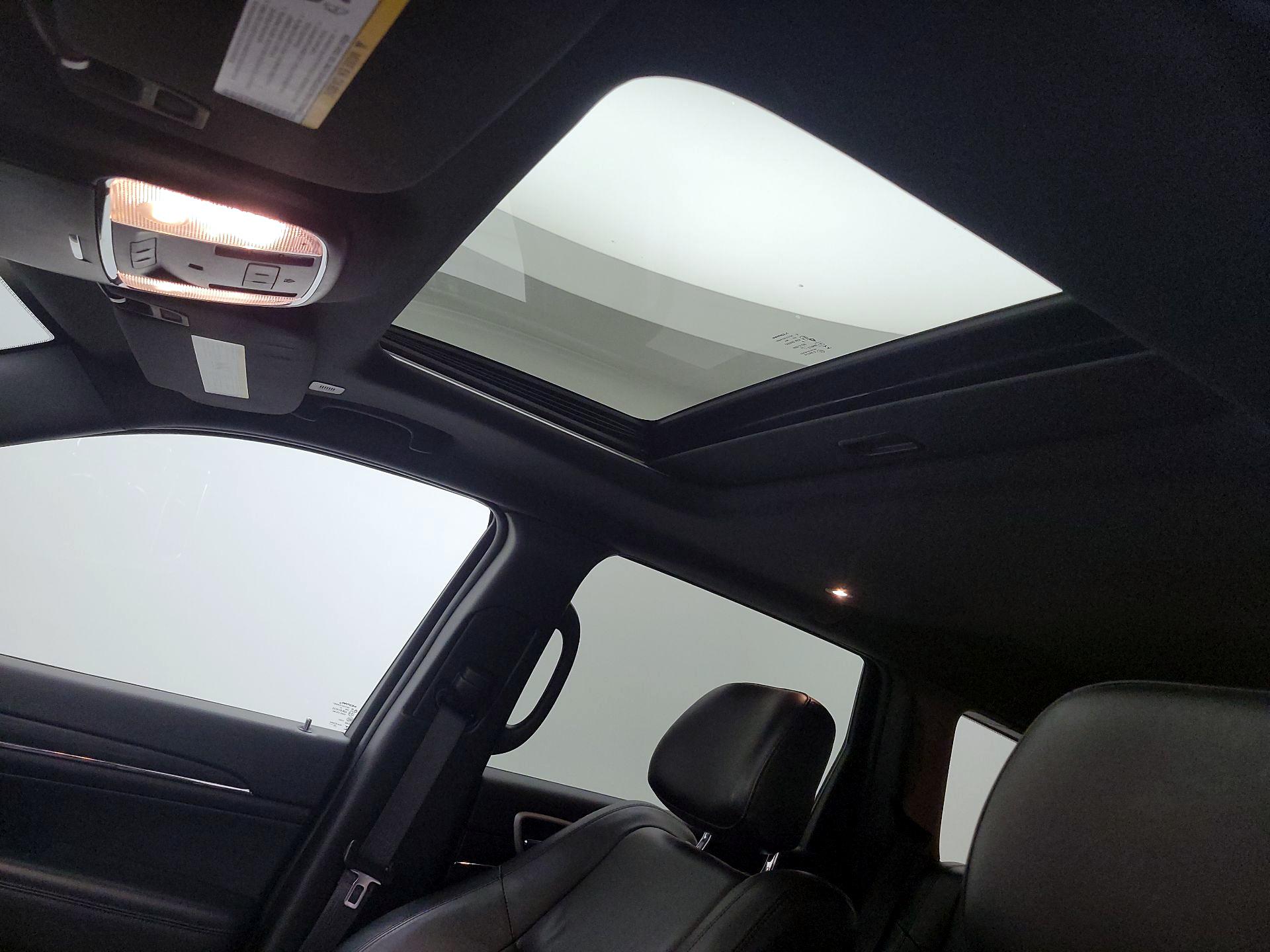 Thumbnail: 2020 Jeep Grand Cherokee - 19