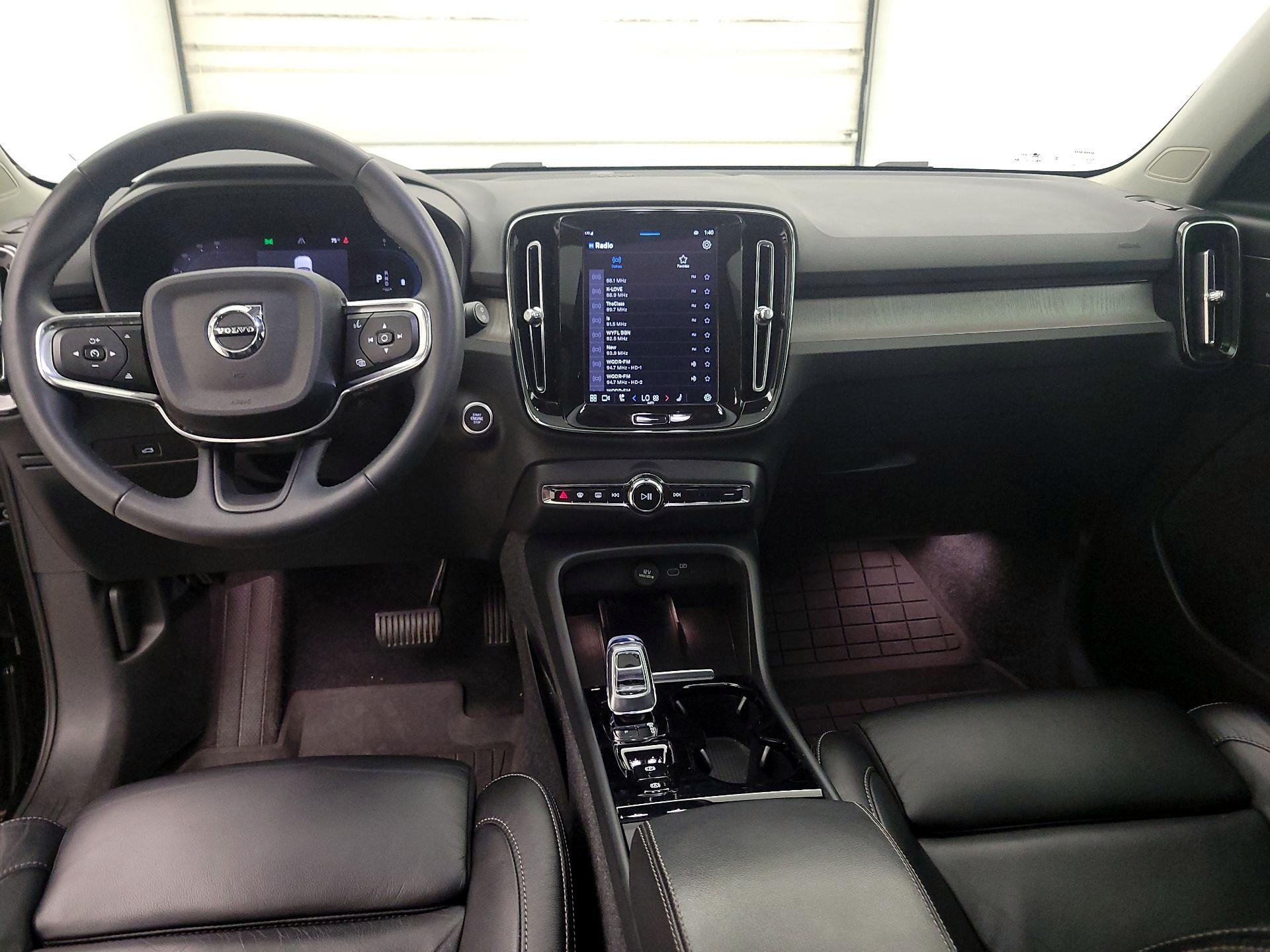 Thumbnail: 2023 Volvo XC40 - 9