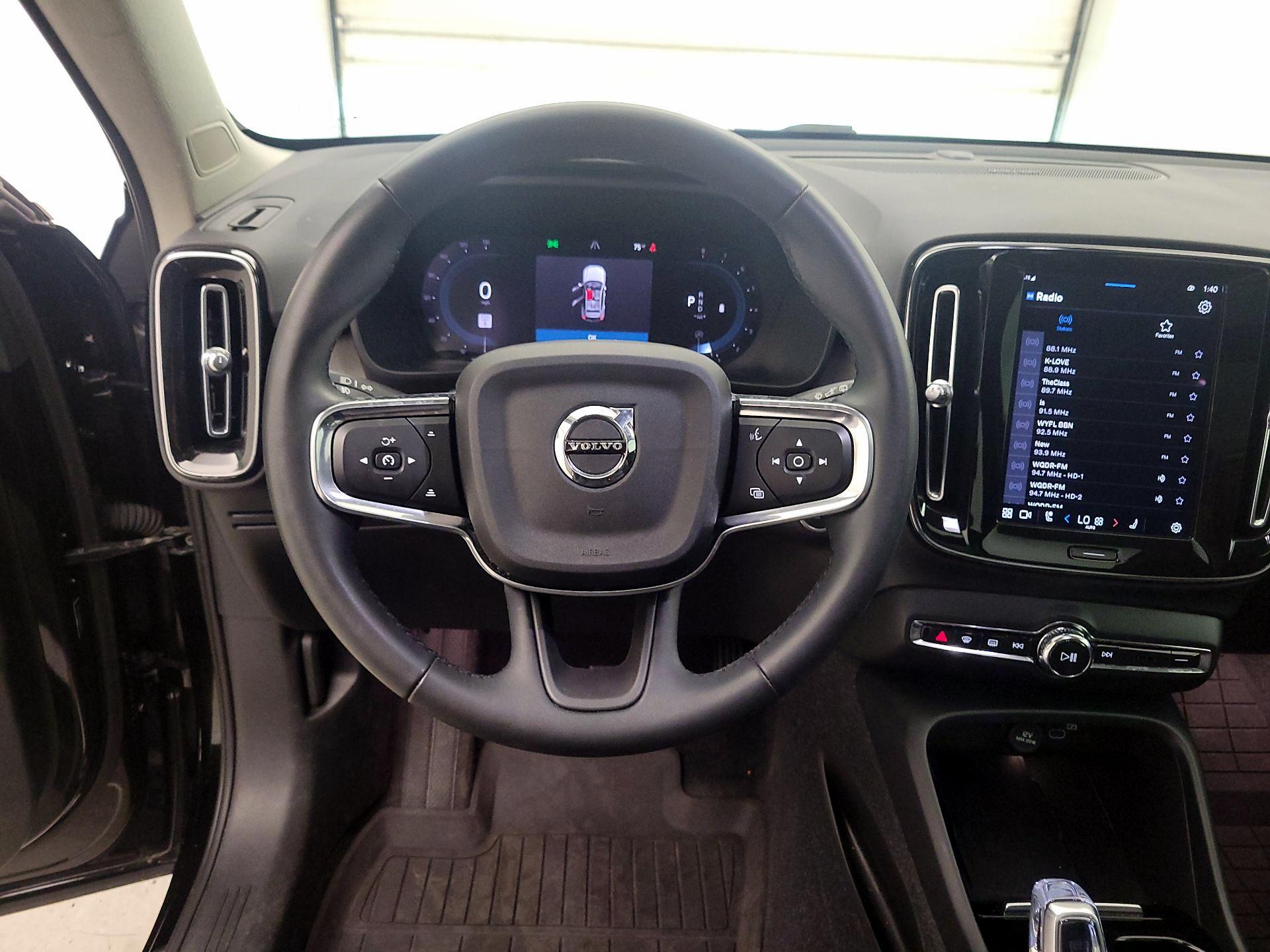 Thumbnail: 2023 Volvo XC40 - 10