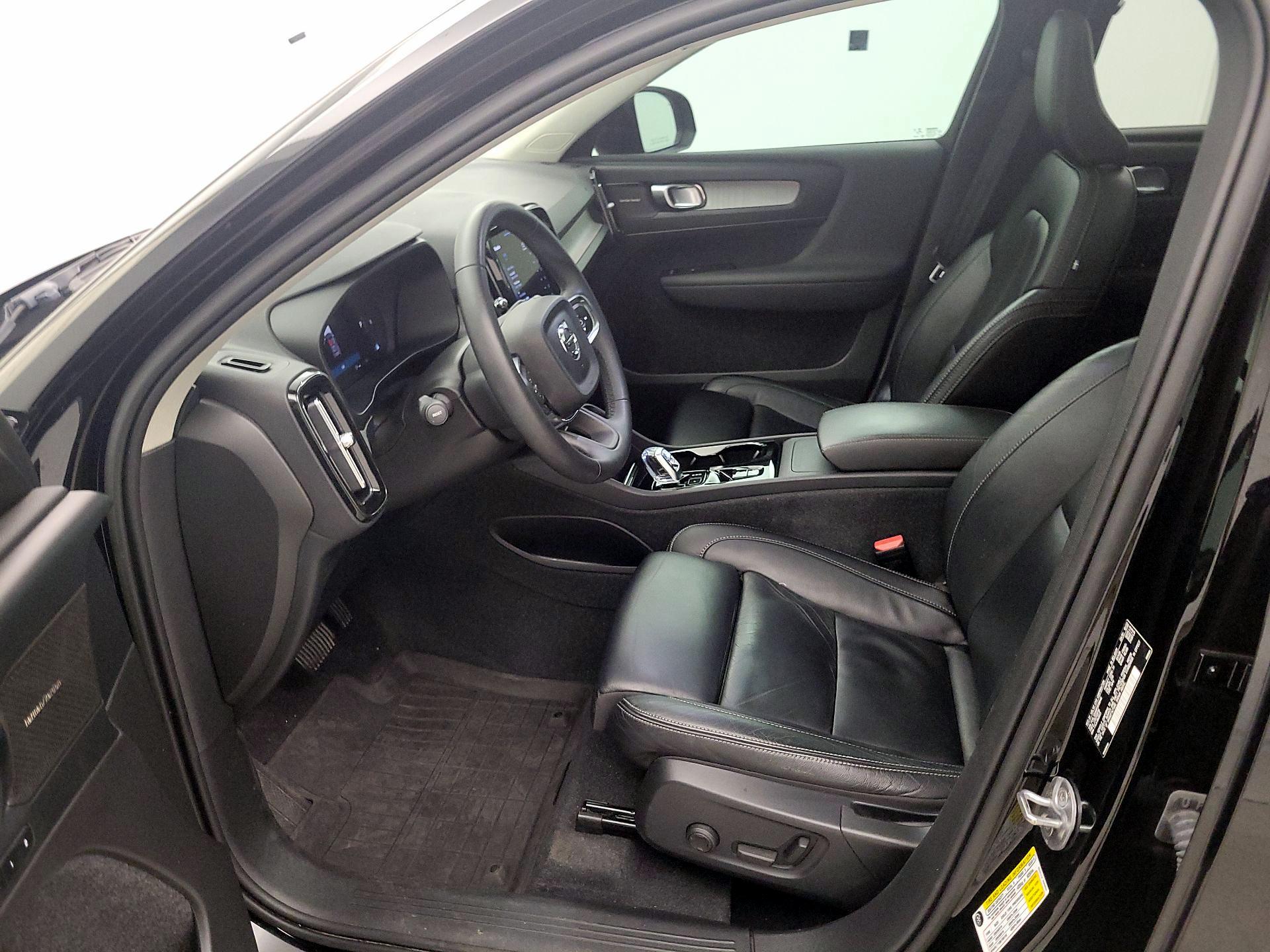 Thumbnail: 2023 Volvo XC40 - 11