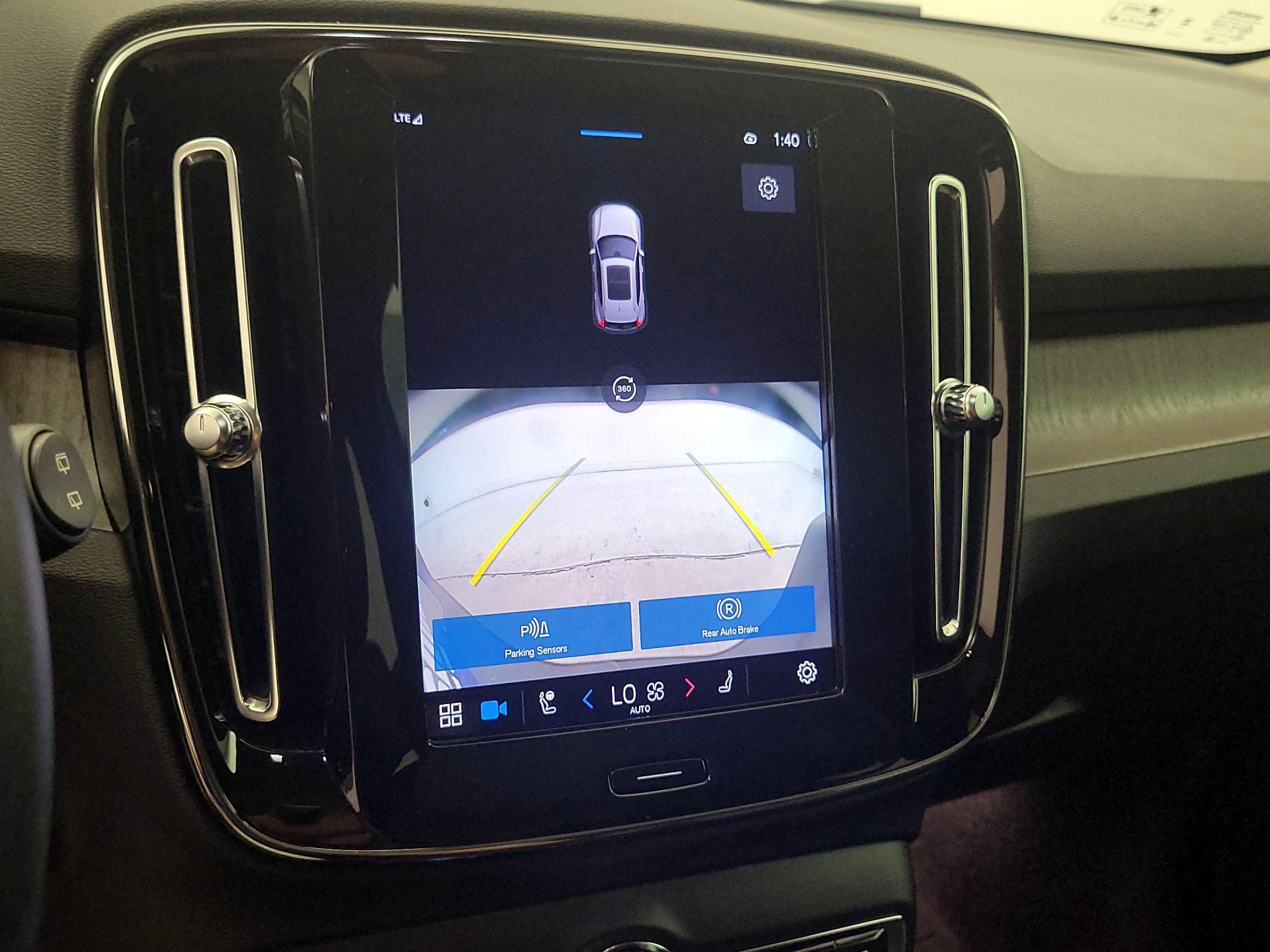 Thumbnail: 2023 Volvo XC40 - 14