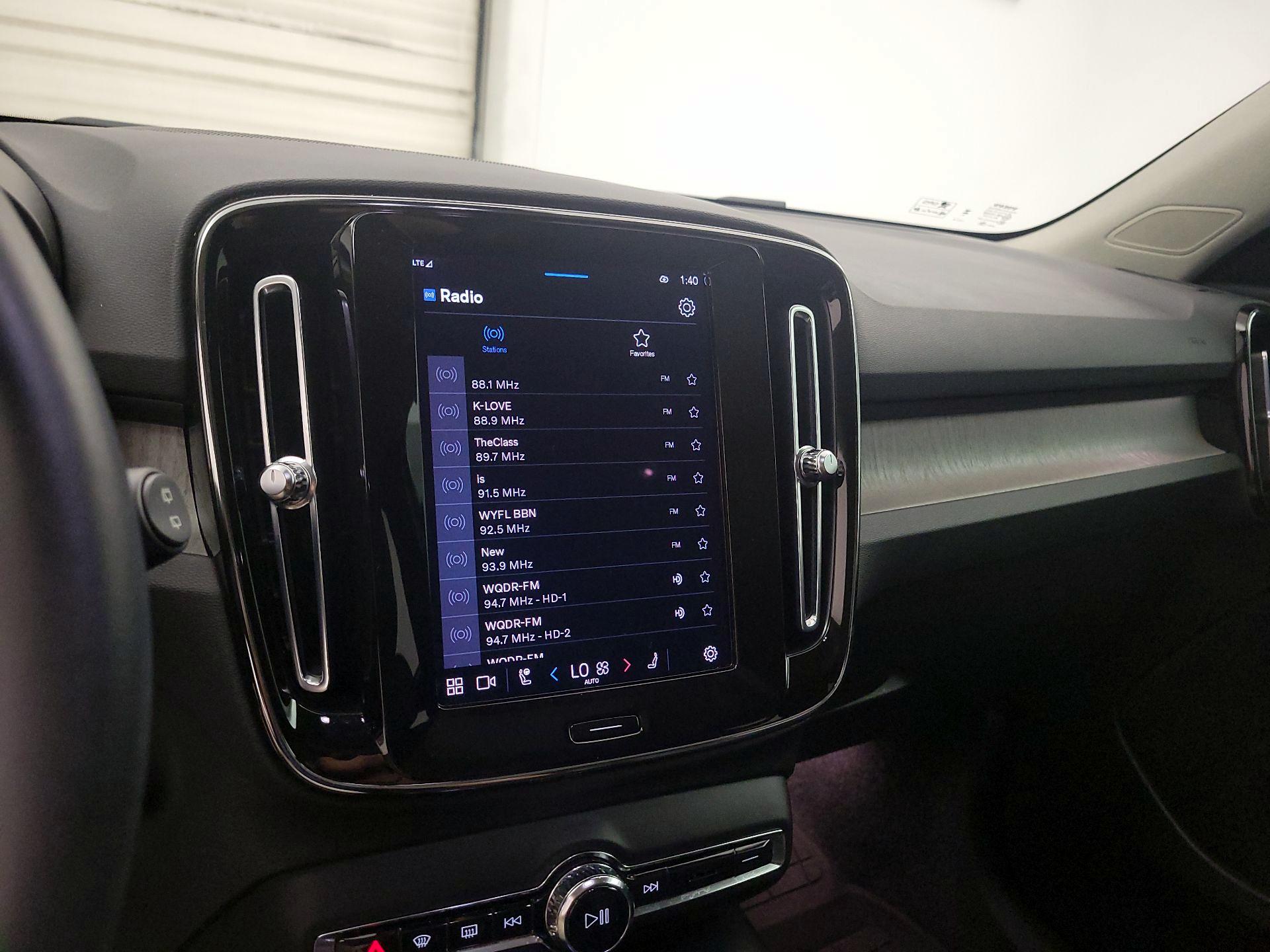 Thumbnail: 2023 Volvo XC40 - 15