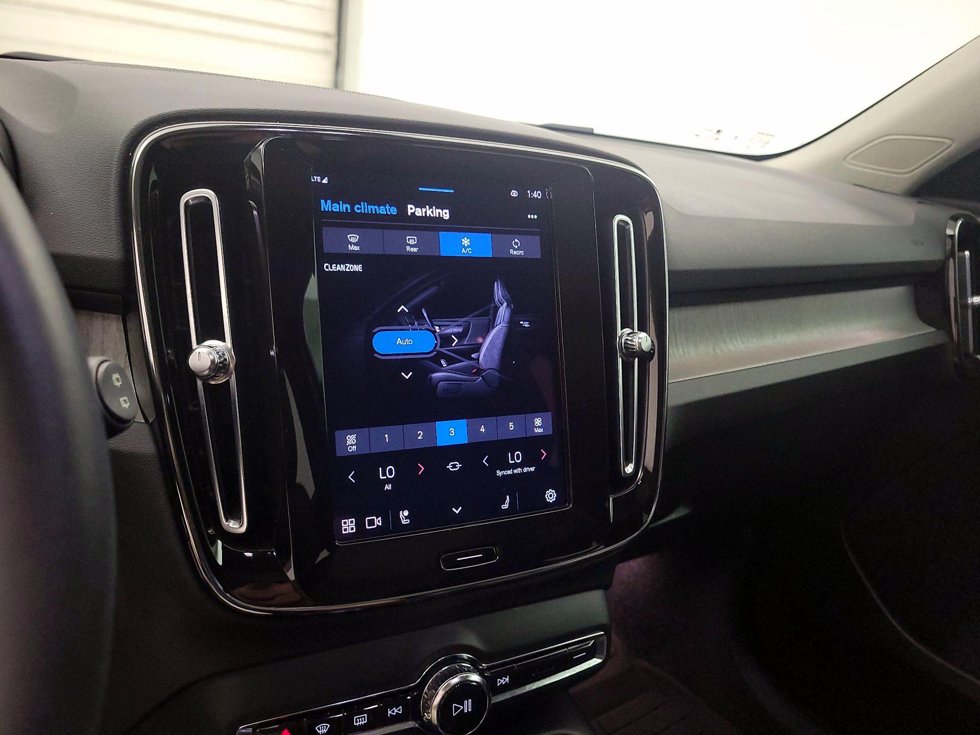 Thumbnail: 2023 Volvo XC40 - 16