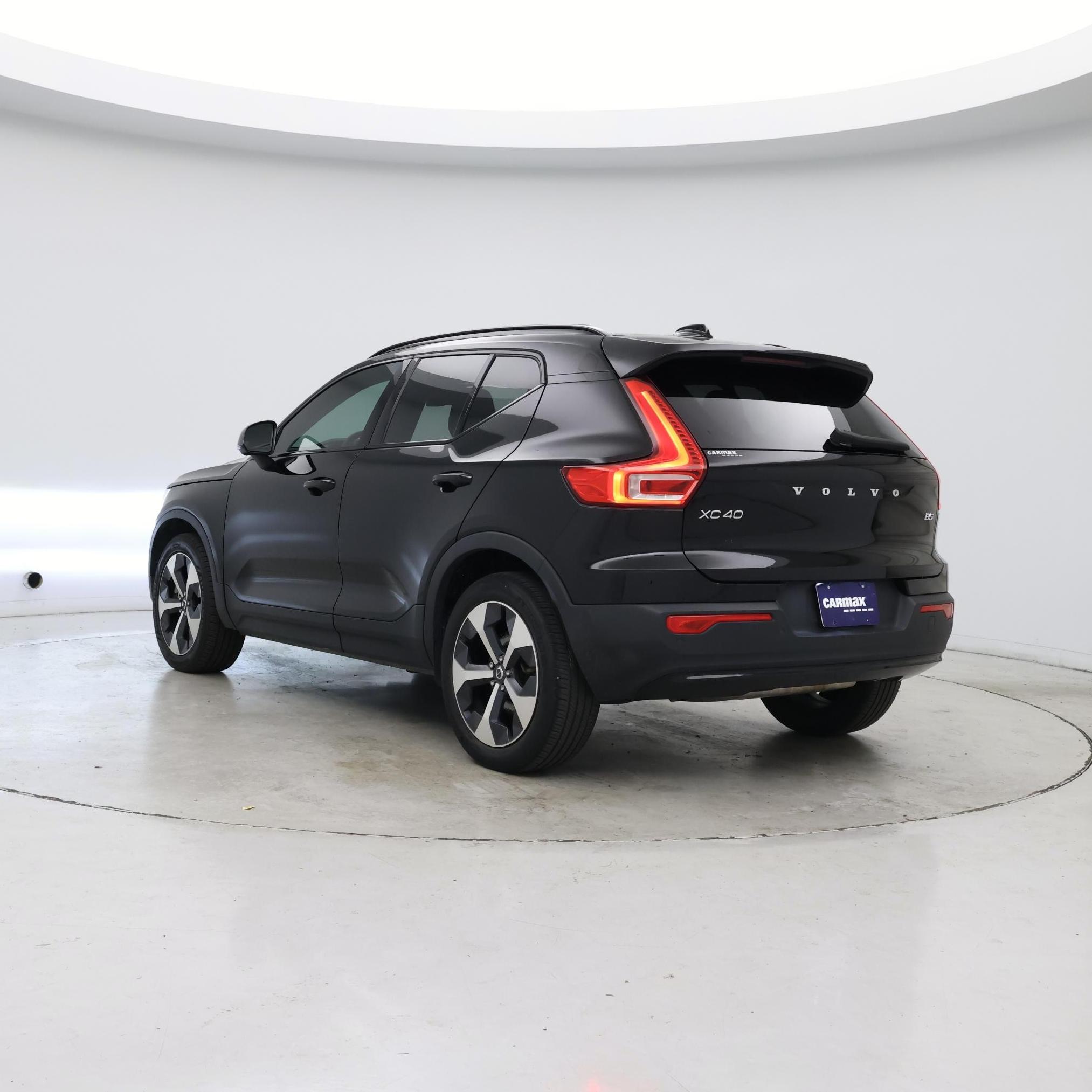 Thumbnail: 2023 Volvo XC40 - 2