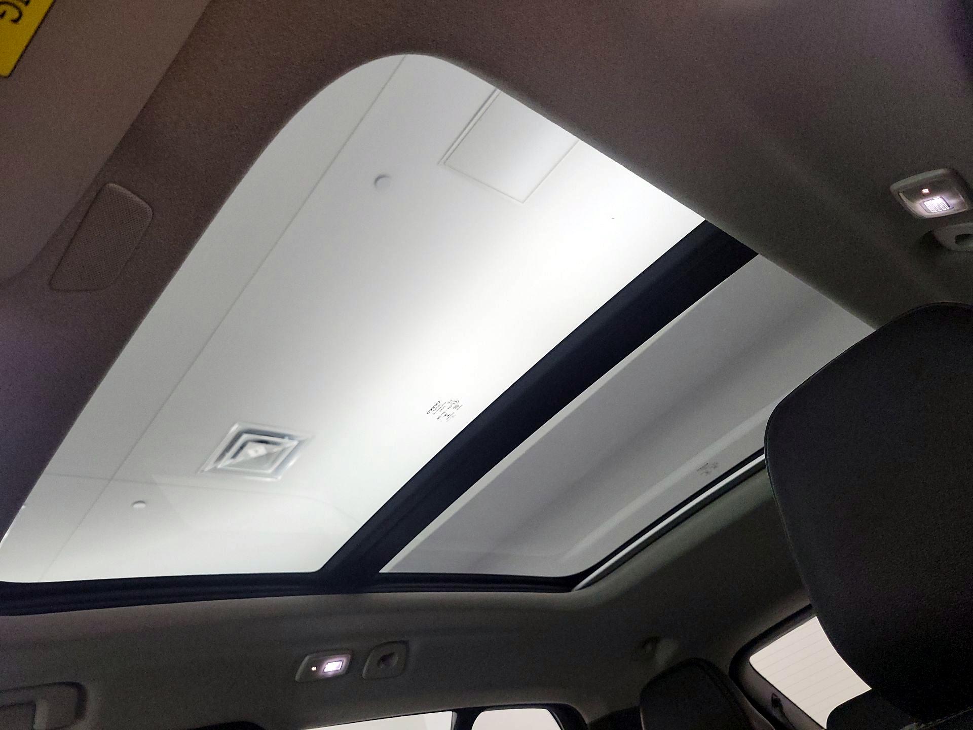 Thumbnail: 2023 Volvo XC40 - 19