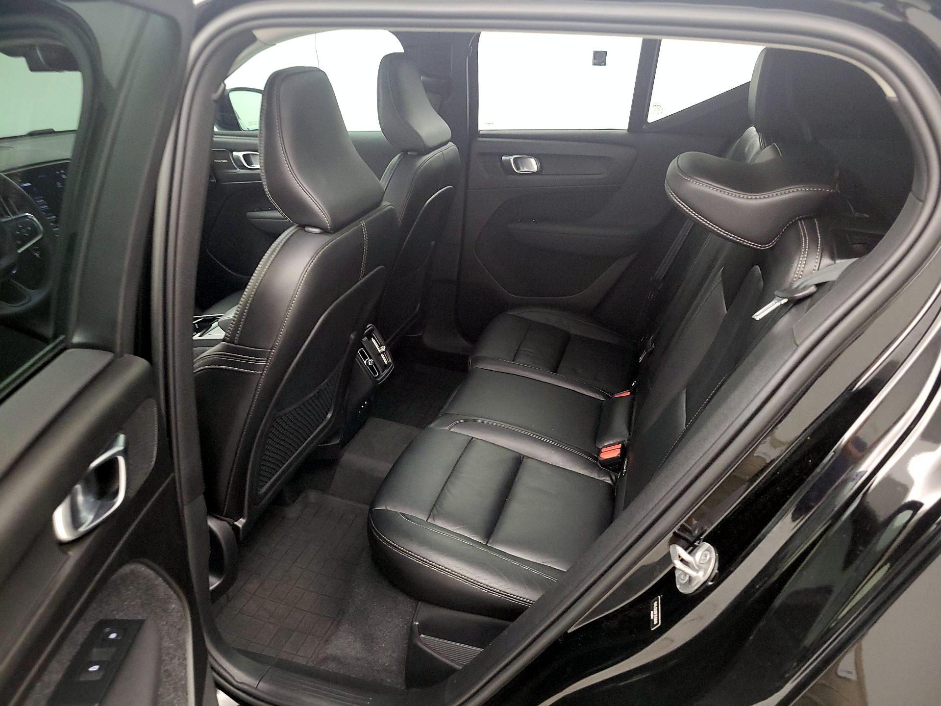 Thumbnail: 2023 Volvo XC40 - 20