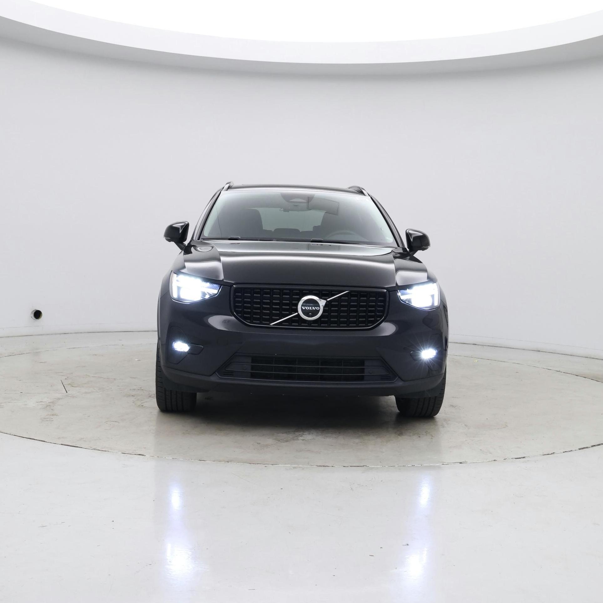 Thumbnail: 2023 Volvo XC40 - 5