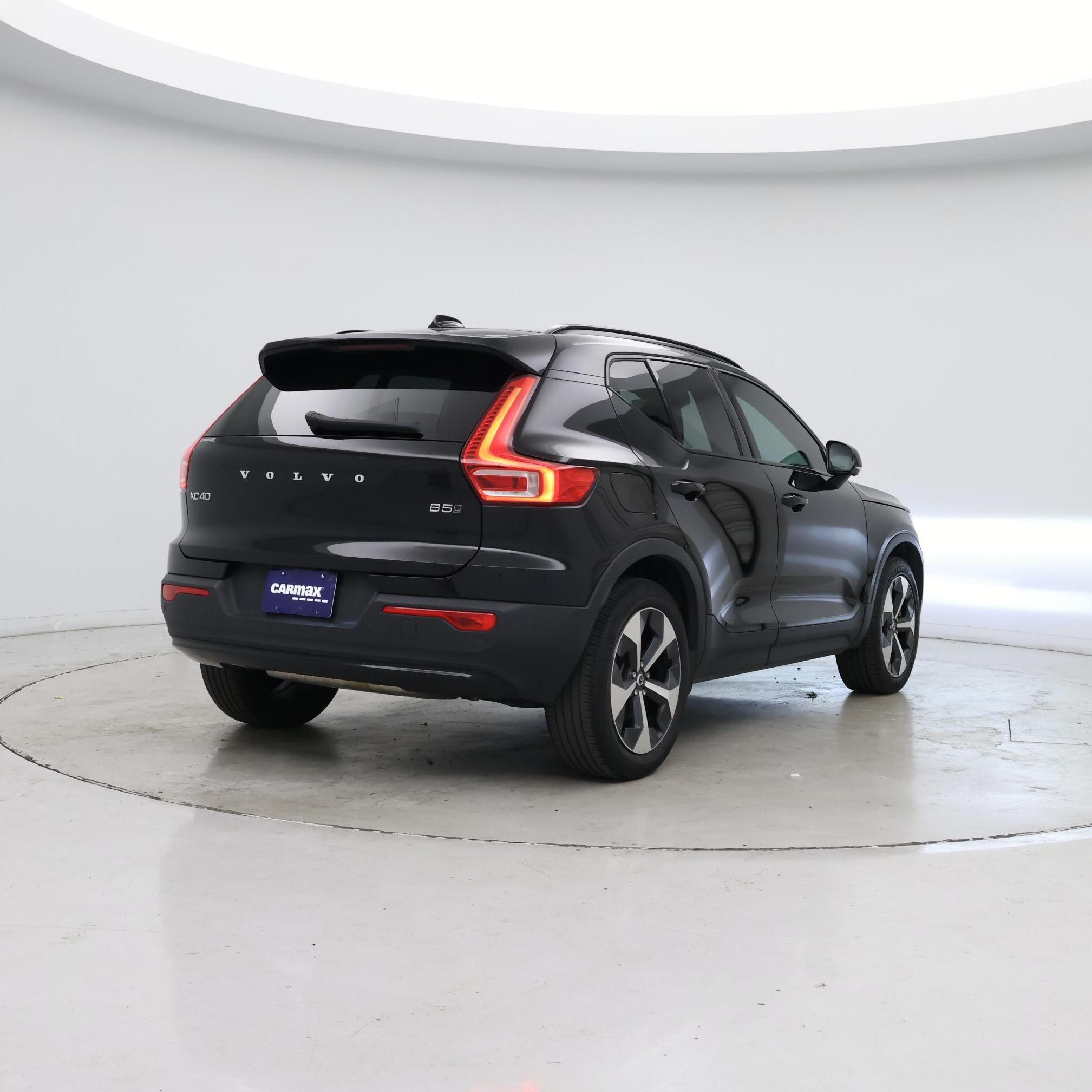 Thumbnail: 2023 Volvo XC40 - 8