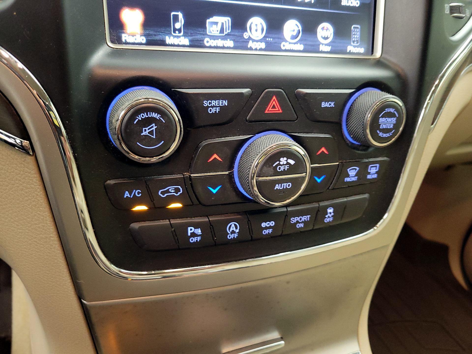Thumbnail: 2016 Jeep Grand Cherokee - 17