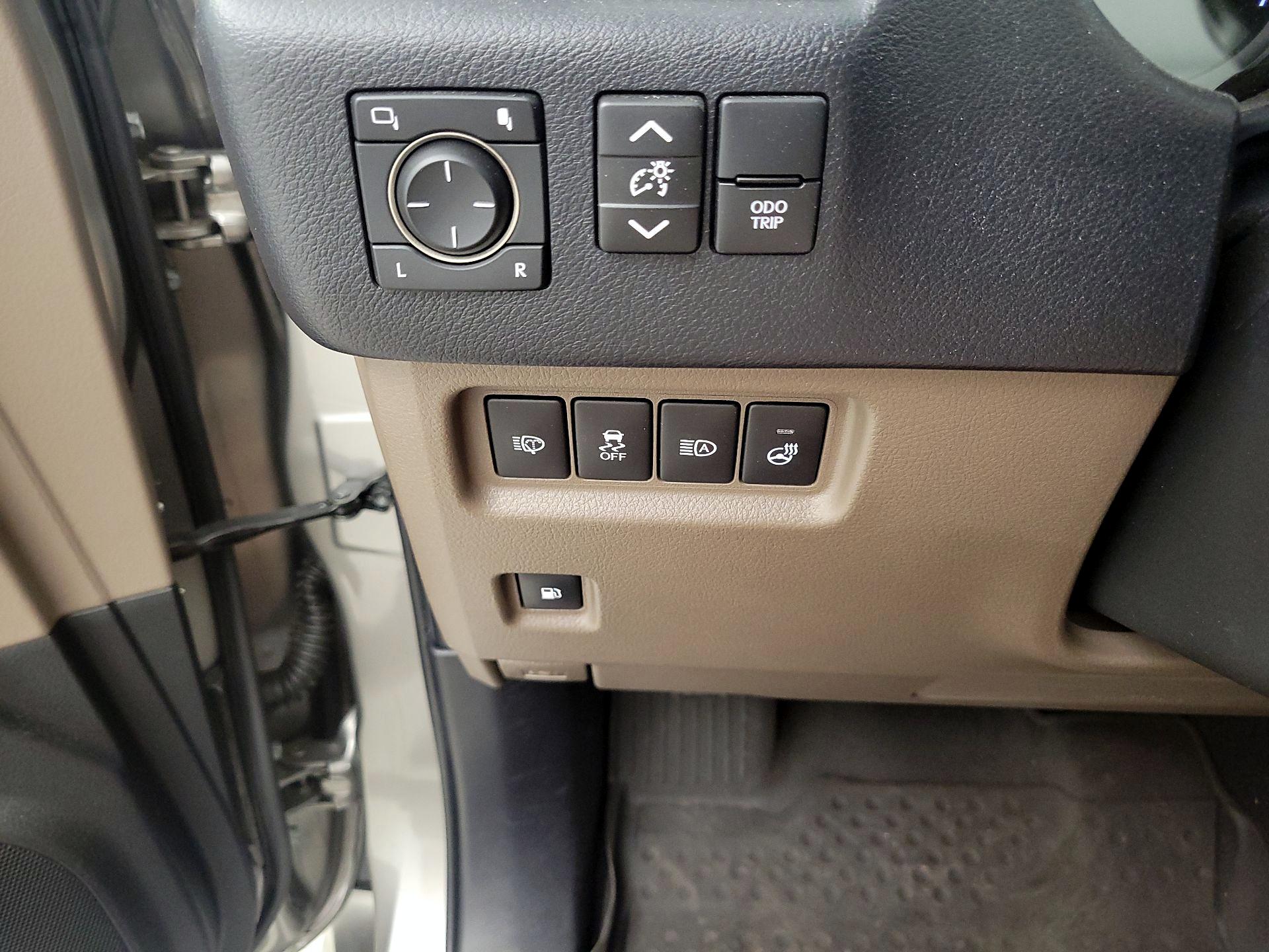 Thumbnail: 2023 Lexus GX - 13