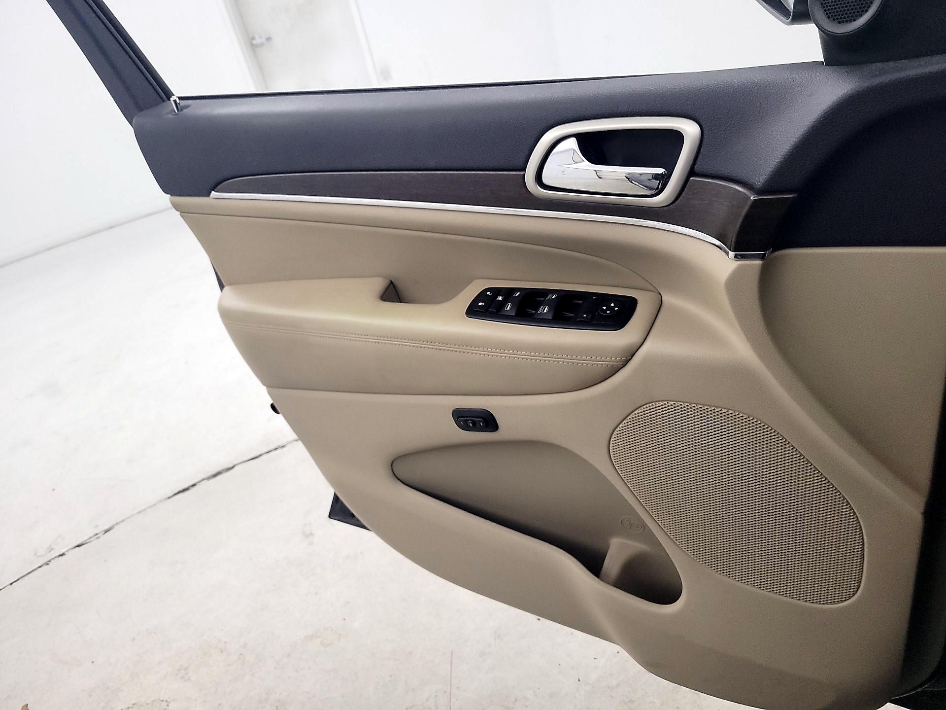 Thumbnail: 2017 Jeep Grand Cherokee - 12