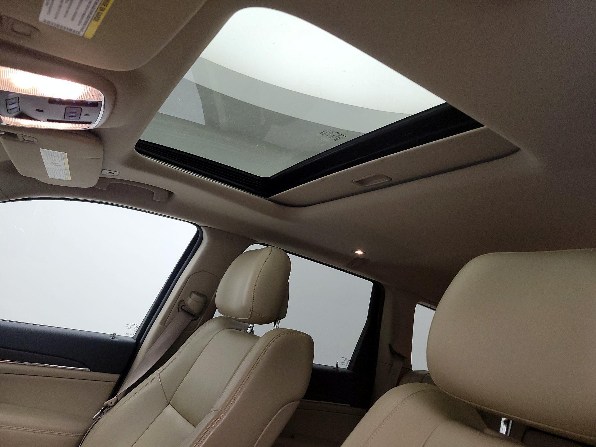 Thumbnail: 2017 Jeep Grand Cherokee - 19