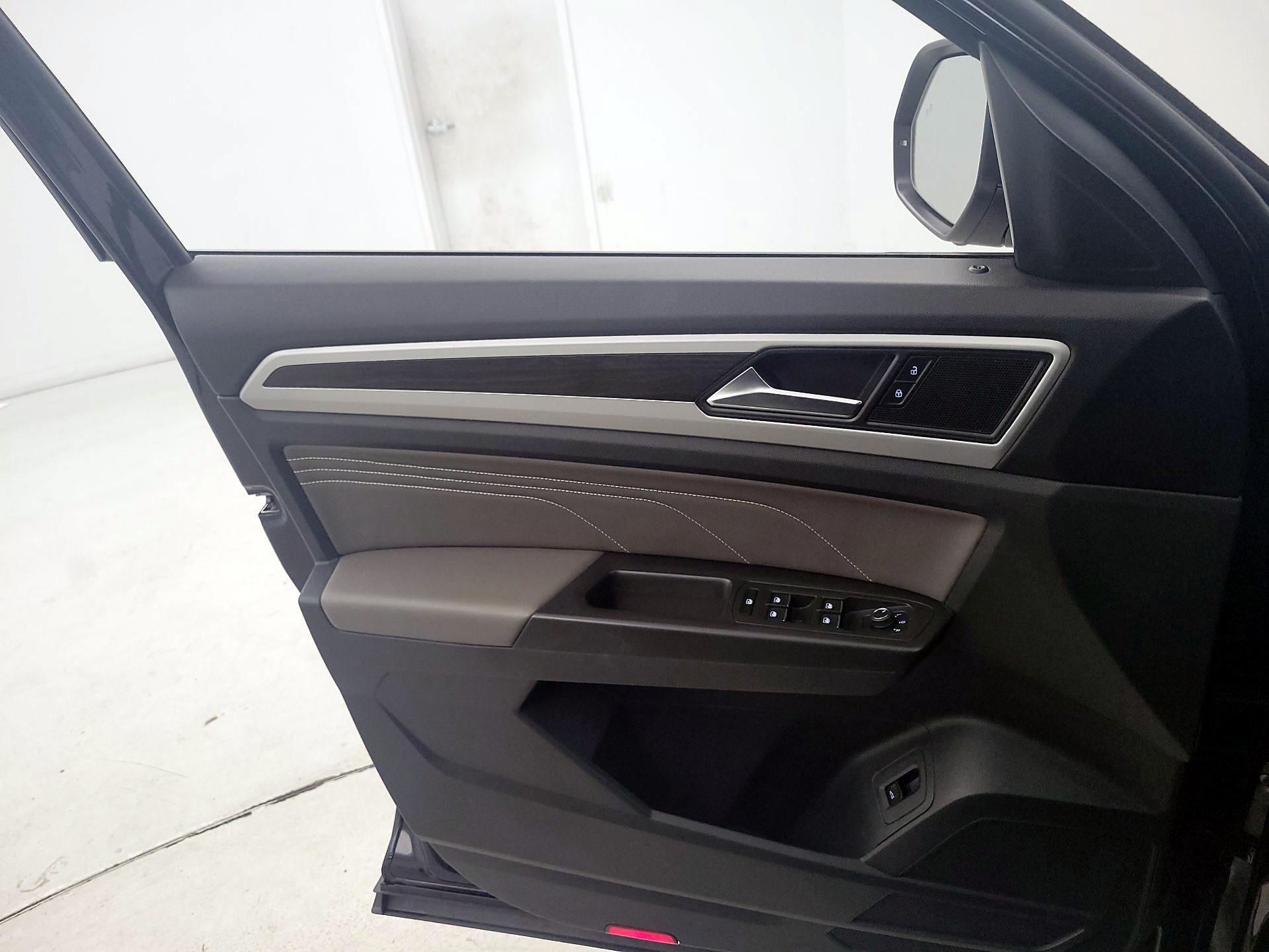 Thumbnail: 2023 Volkswagen Atlas - 12