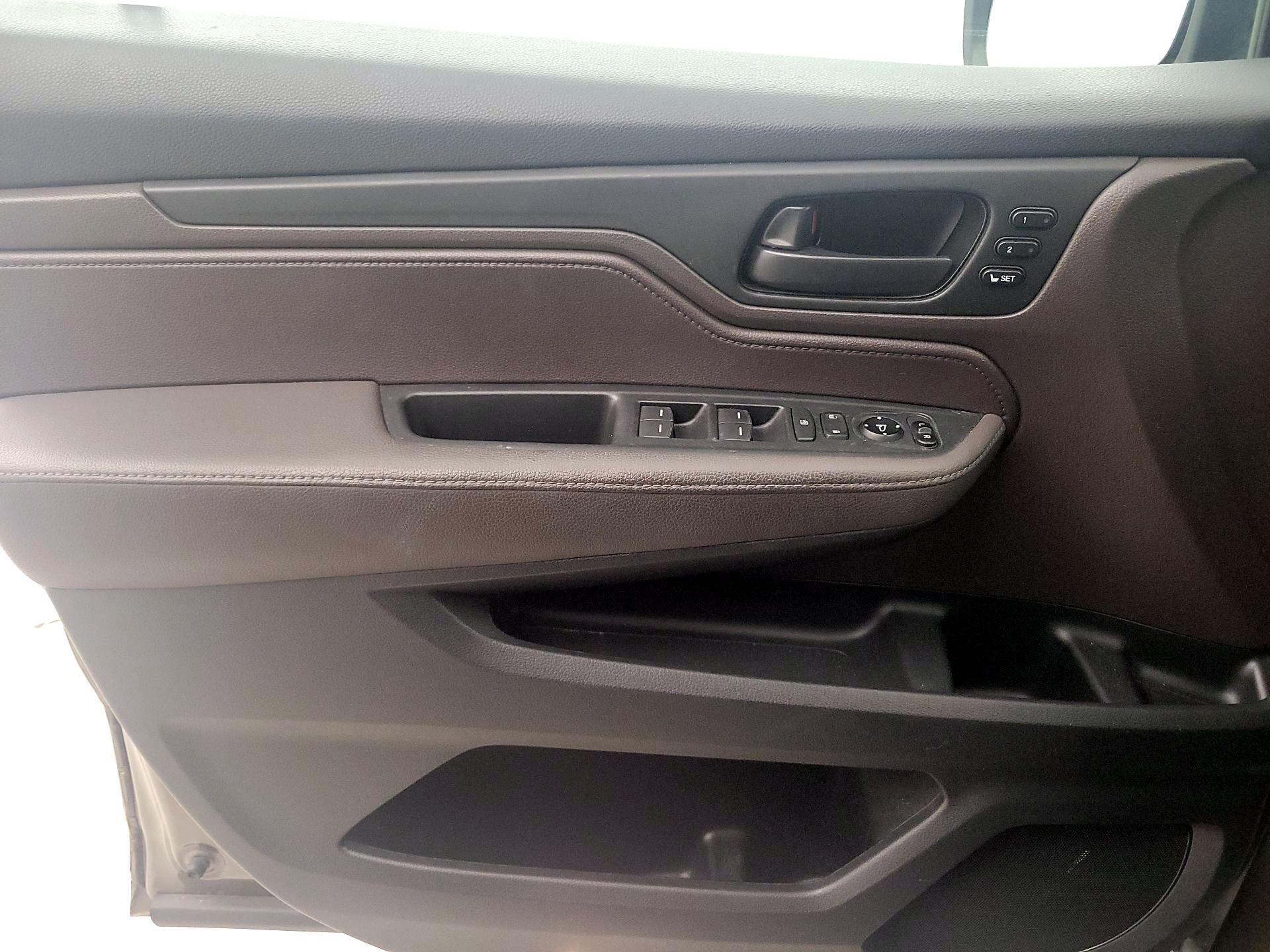 Thumbnail: 2018 Honda Odyssey - 12