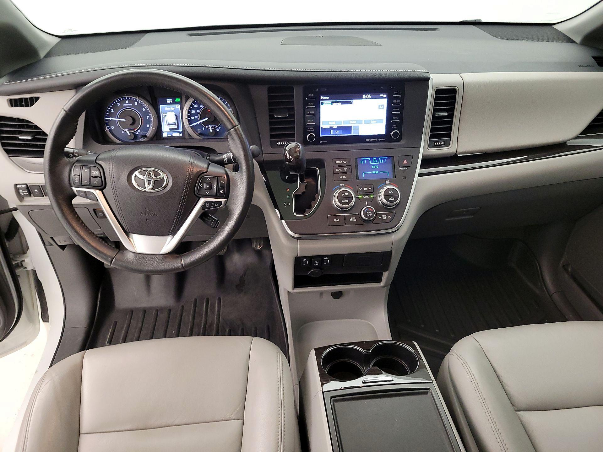 Thumbnail: 2018 Toyota Sienna - 9