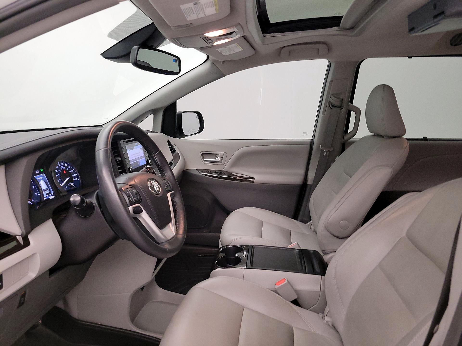 Thumbnail: 2018 Toyota Sienna - 11