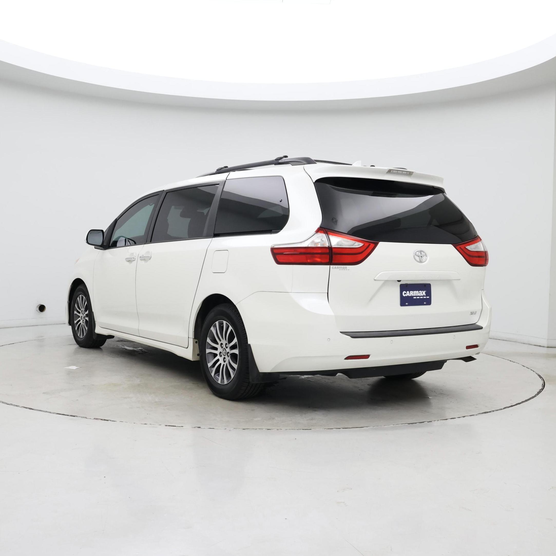 Thumbnail: 2018 Toyota Sienna - 2