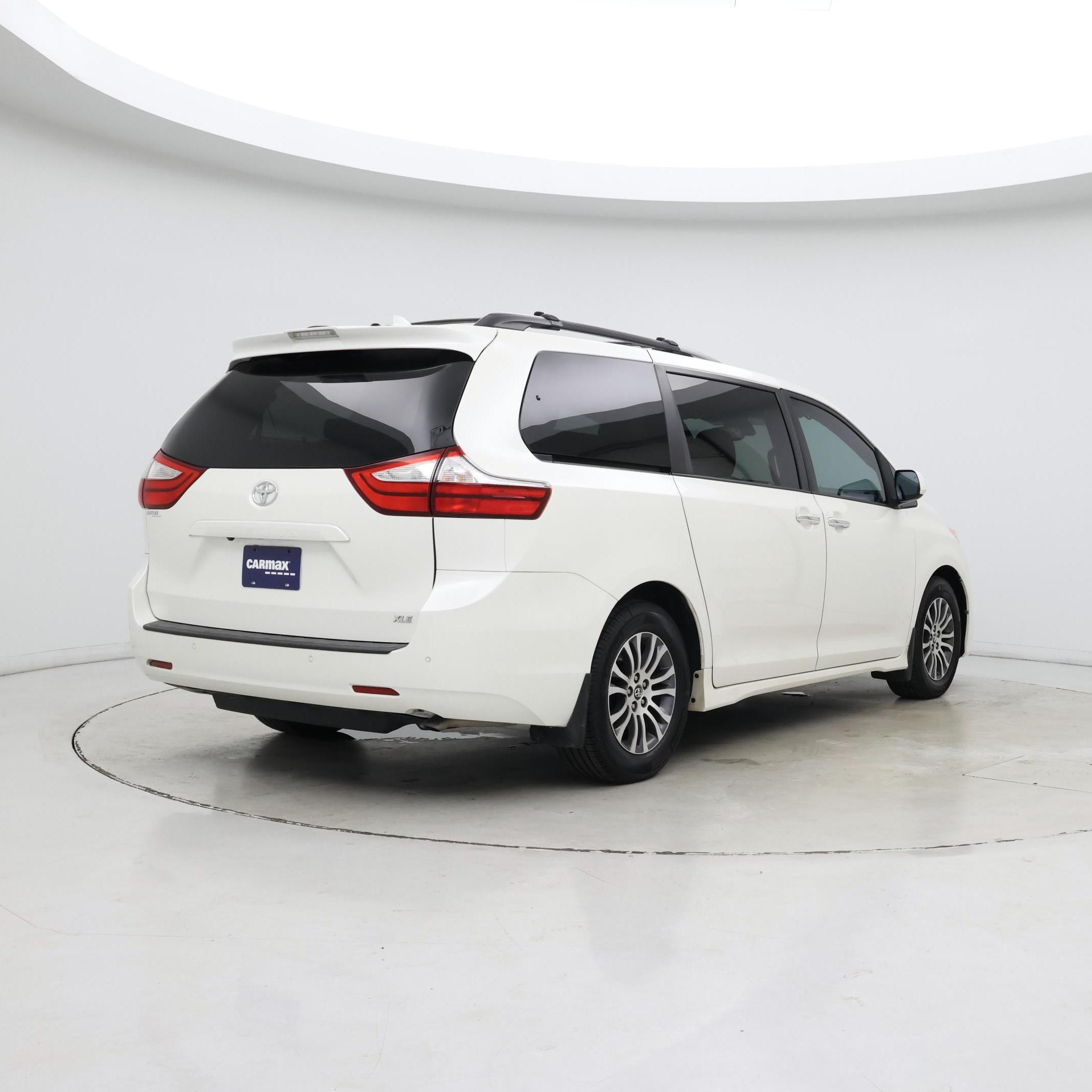 Thumbnail: 2018 Toyota Sienna - 8