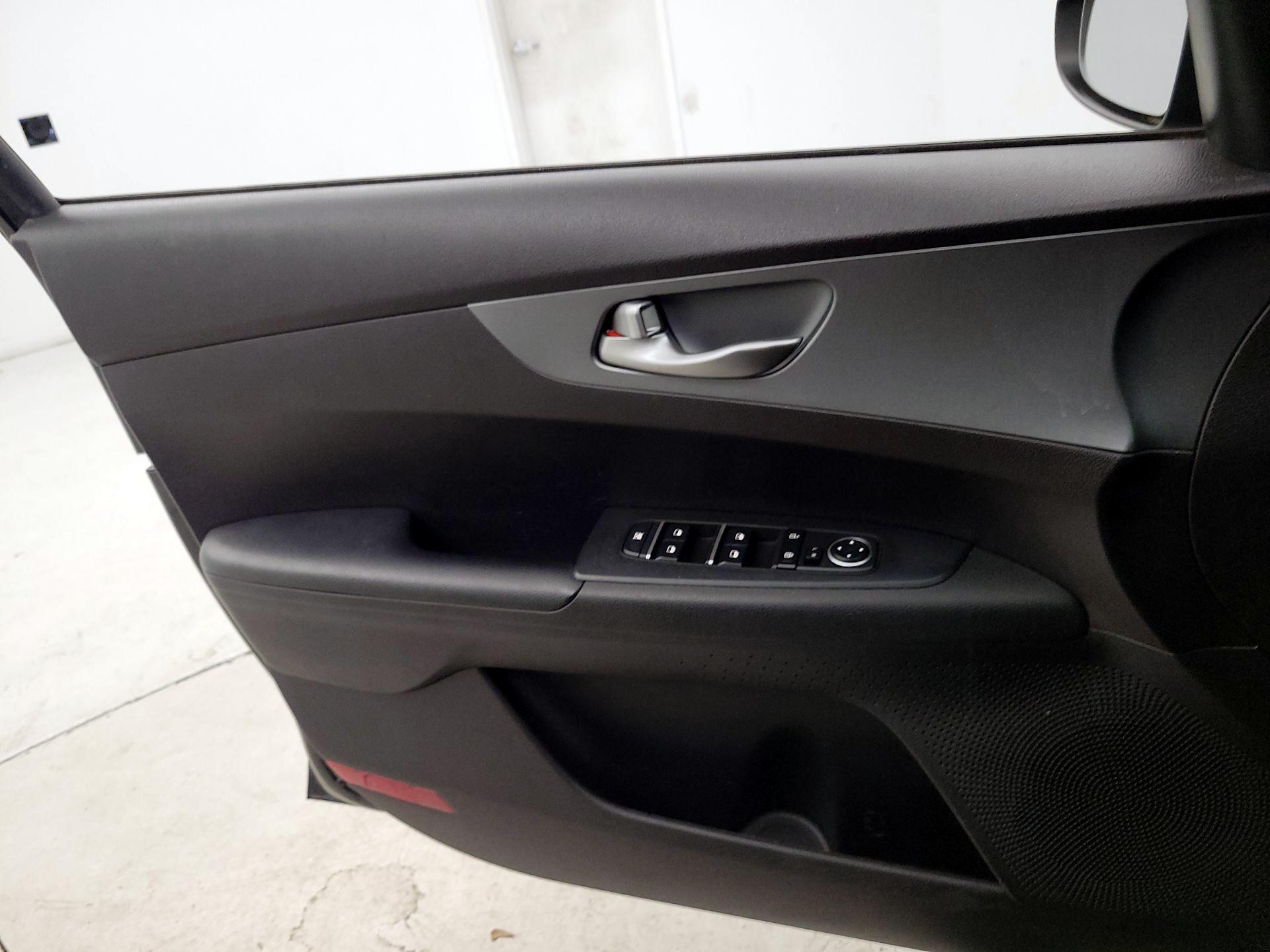 Thumbnail: 2021 Kia Forte - 12