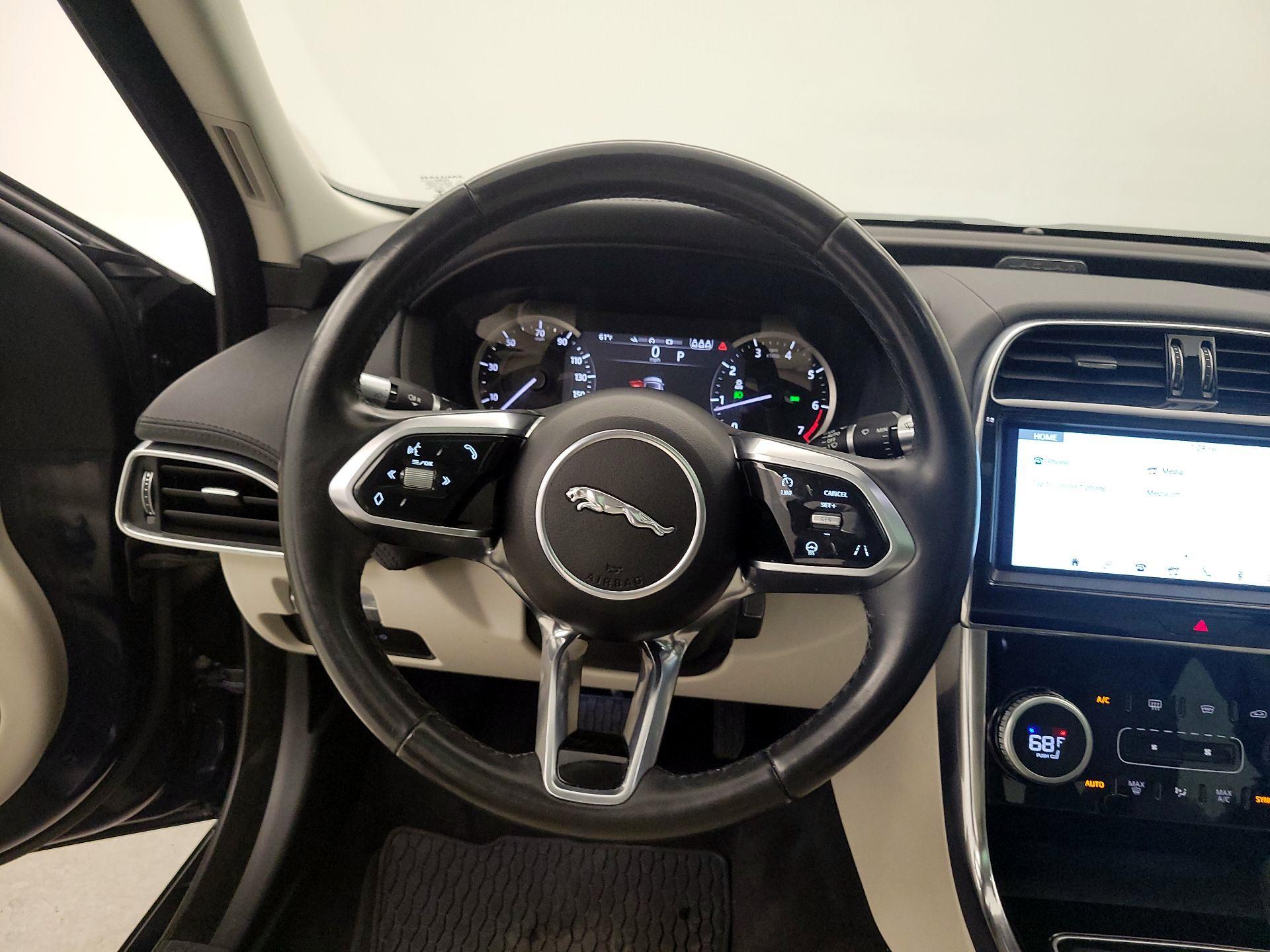Thumbnail: 2020 Jaguar XE - 10