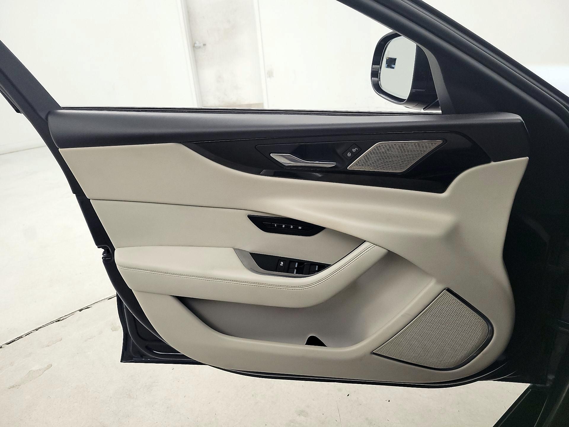 Thumbnail: 2020 Jaguar XE - 12