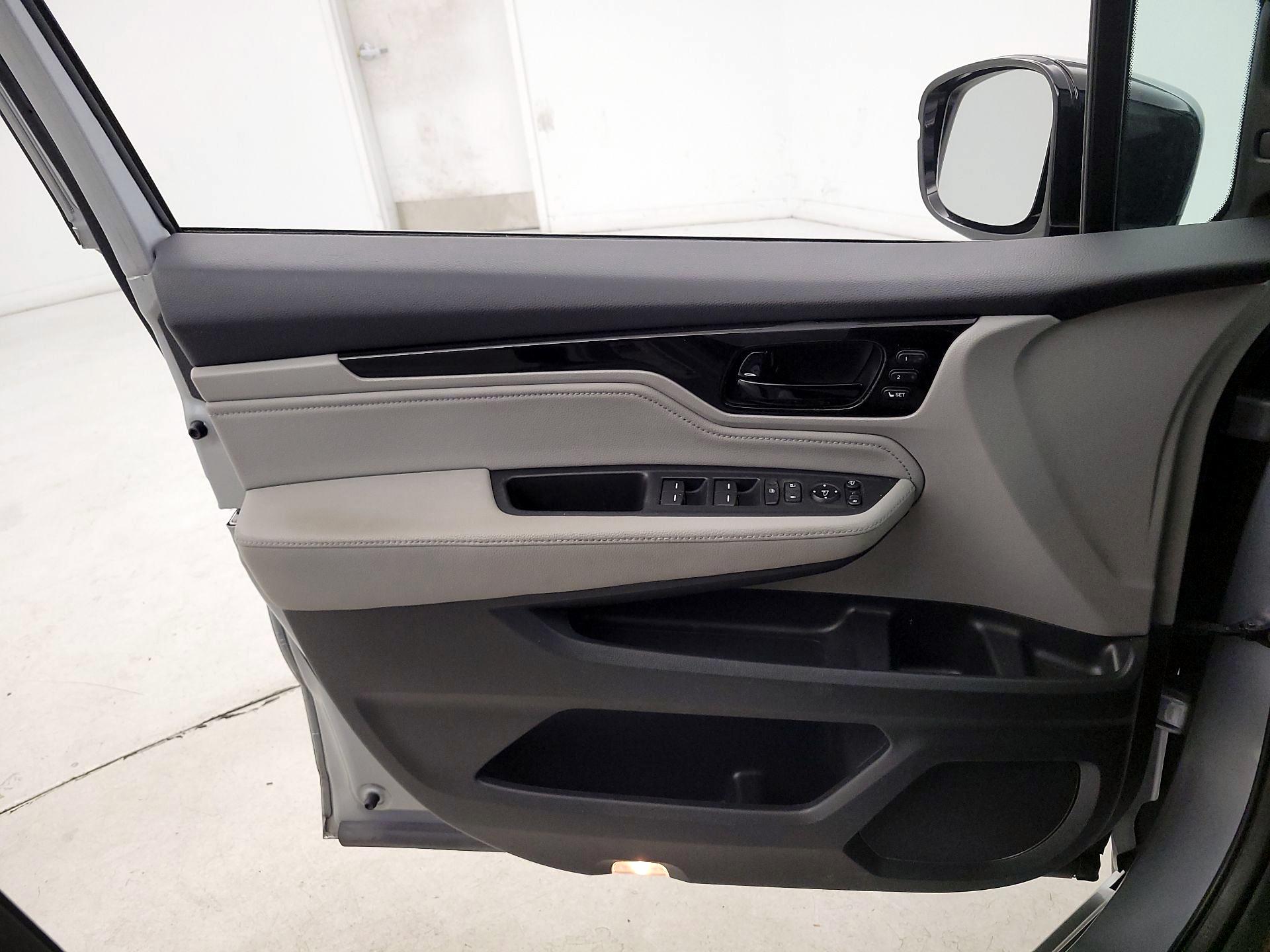 Thumbnail: 2018 Honda Odyssey - 12