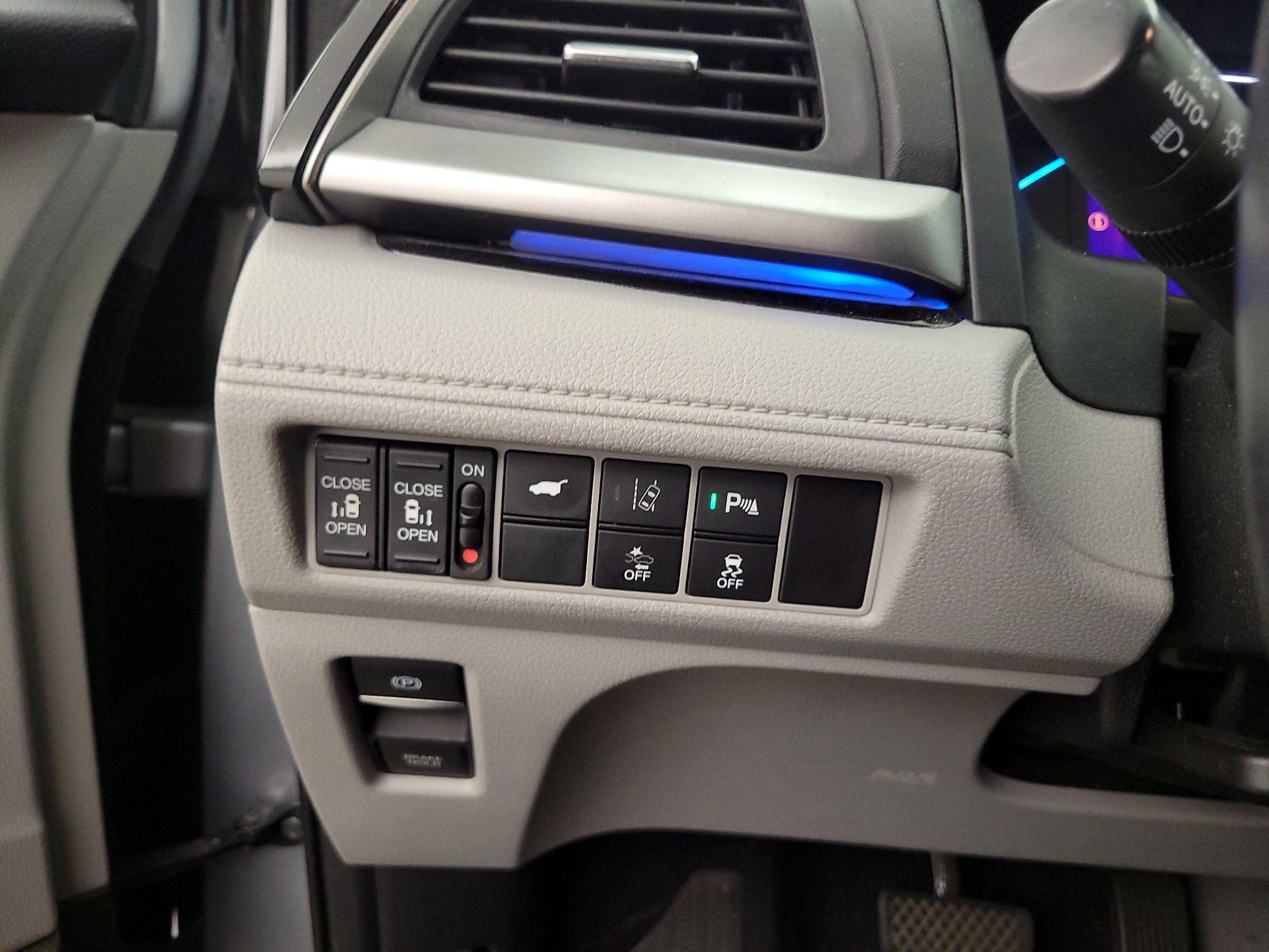 Thumbnail: 2018 Honda Odyssey - 13