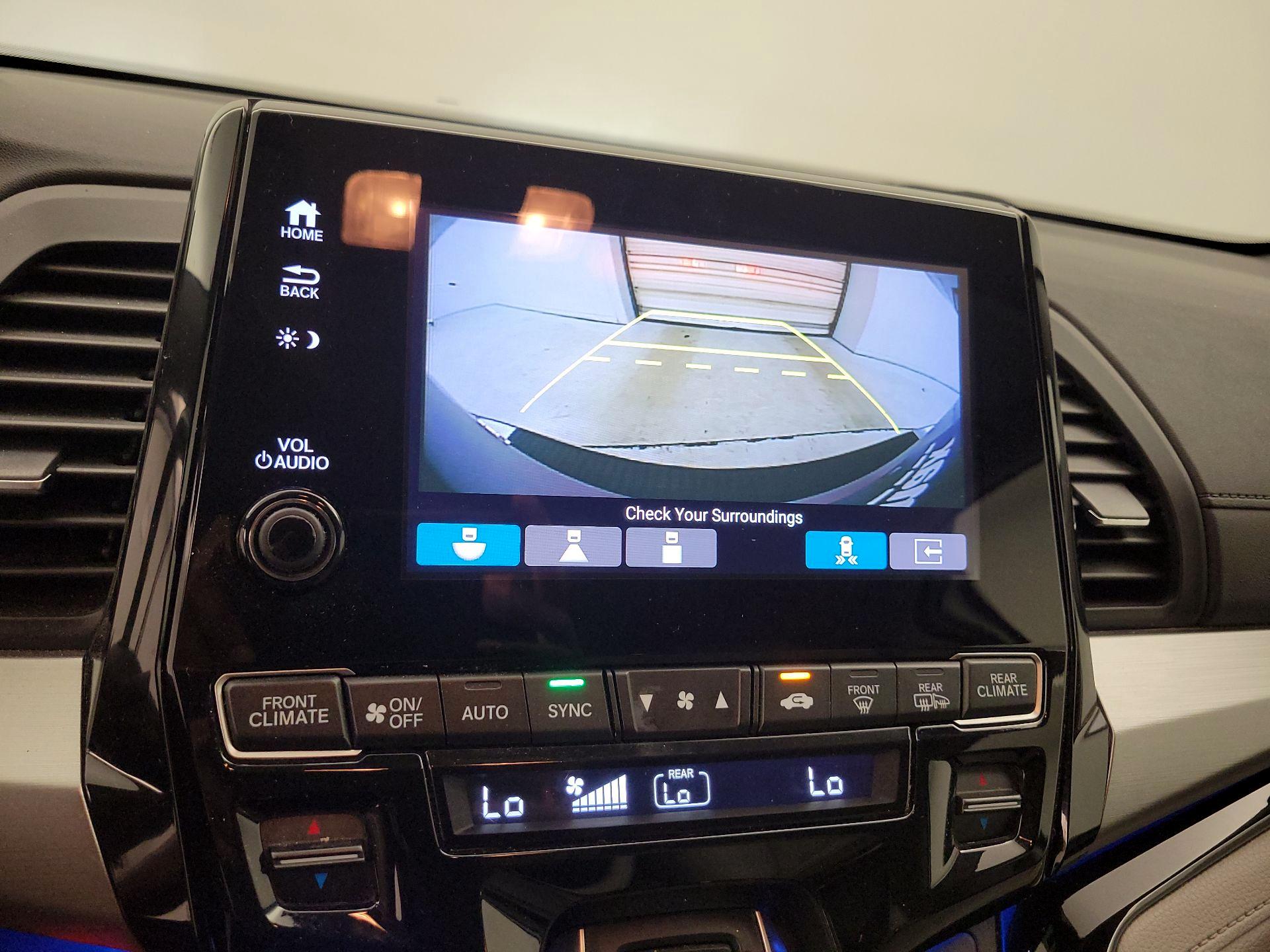 Thumbnail: 2018 Honda Odyssey - 14