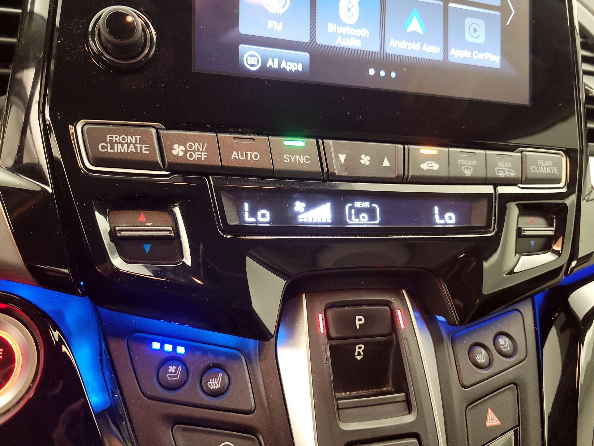 Thumbnail: 2018 Honda Odyssey - 16