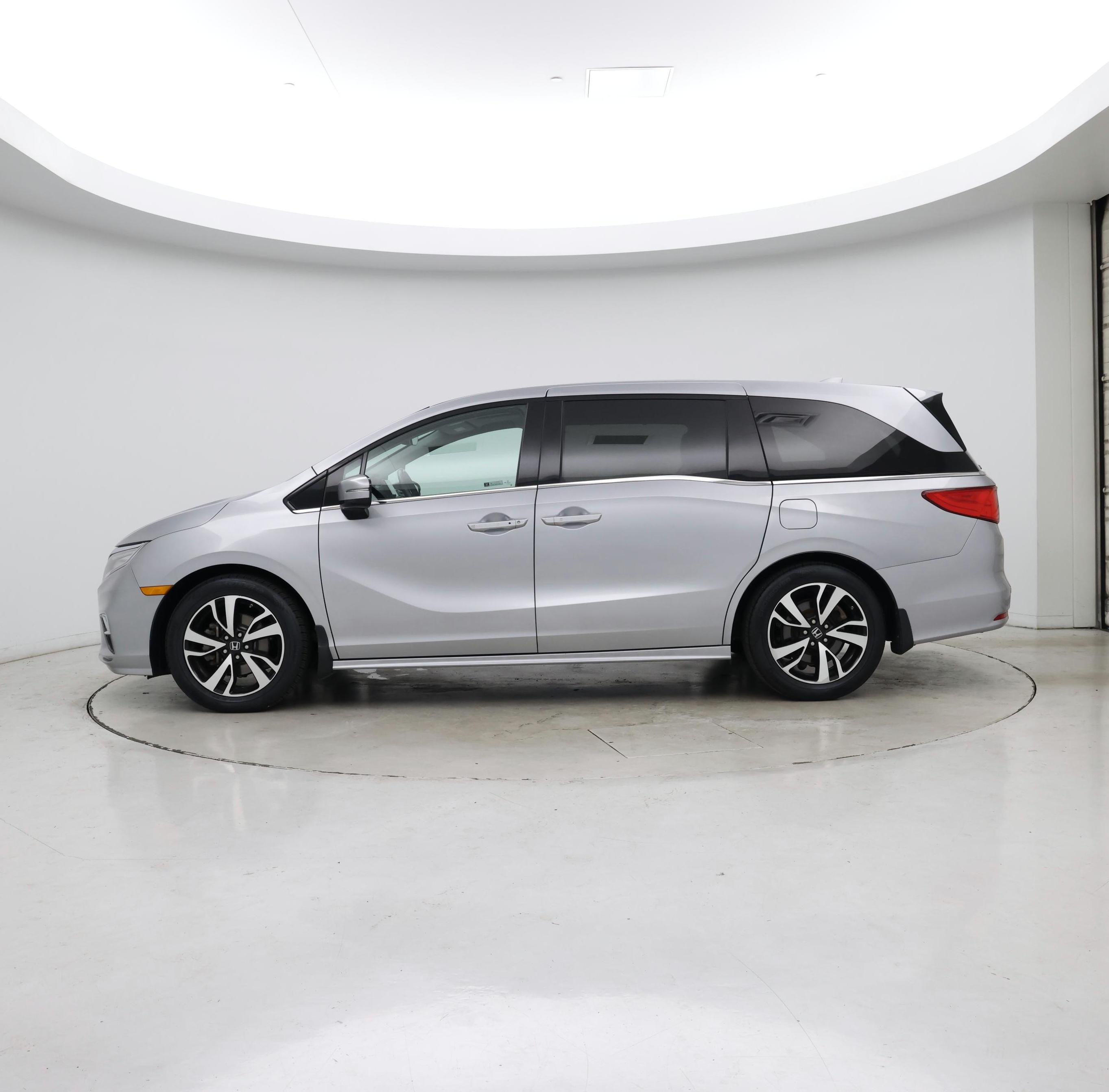 Thumbnail: 2018 Honda Odyssey - 3