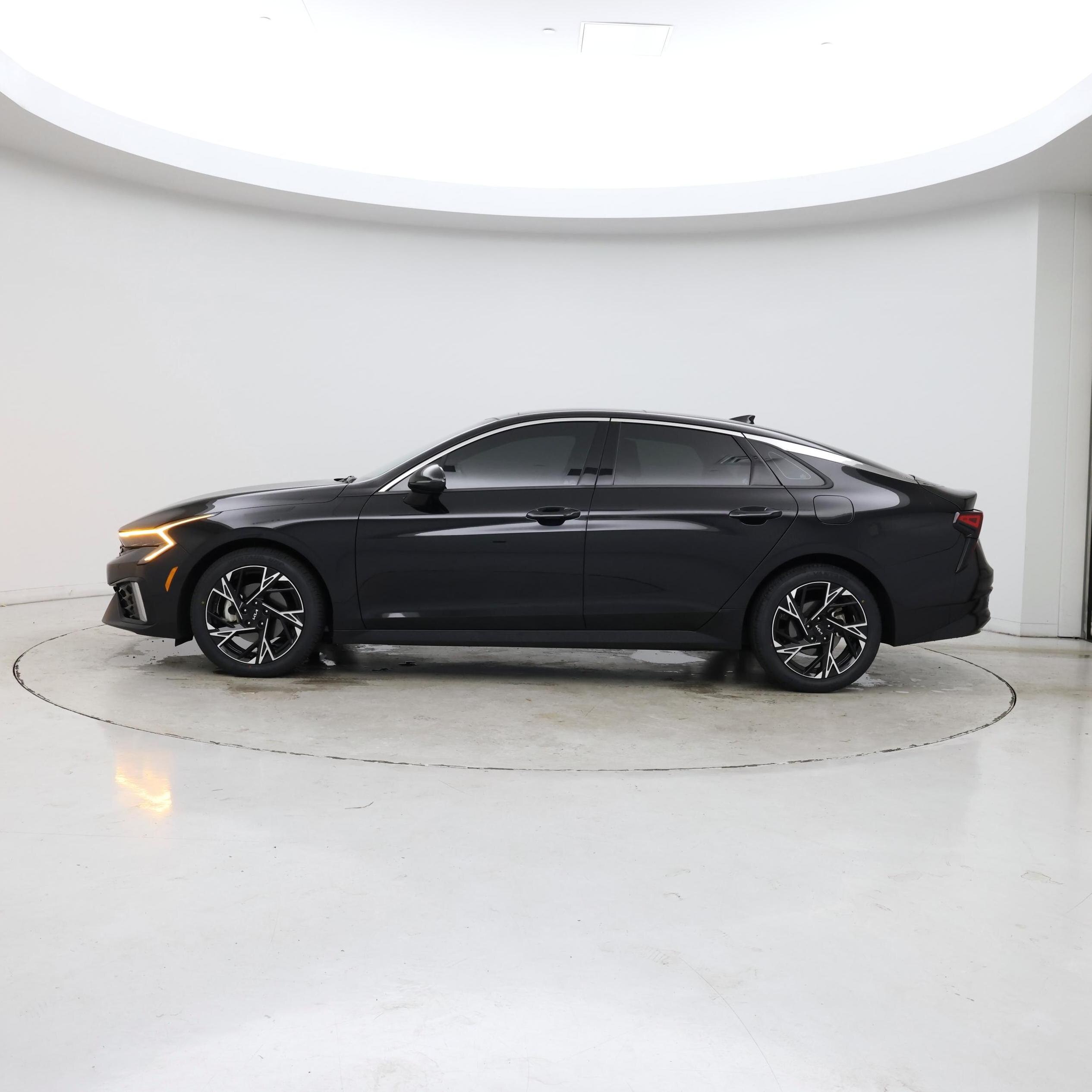 Thumbnail: 2025 Kia K5 - 3