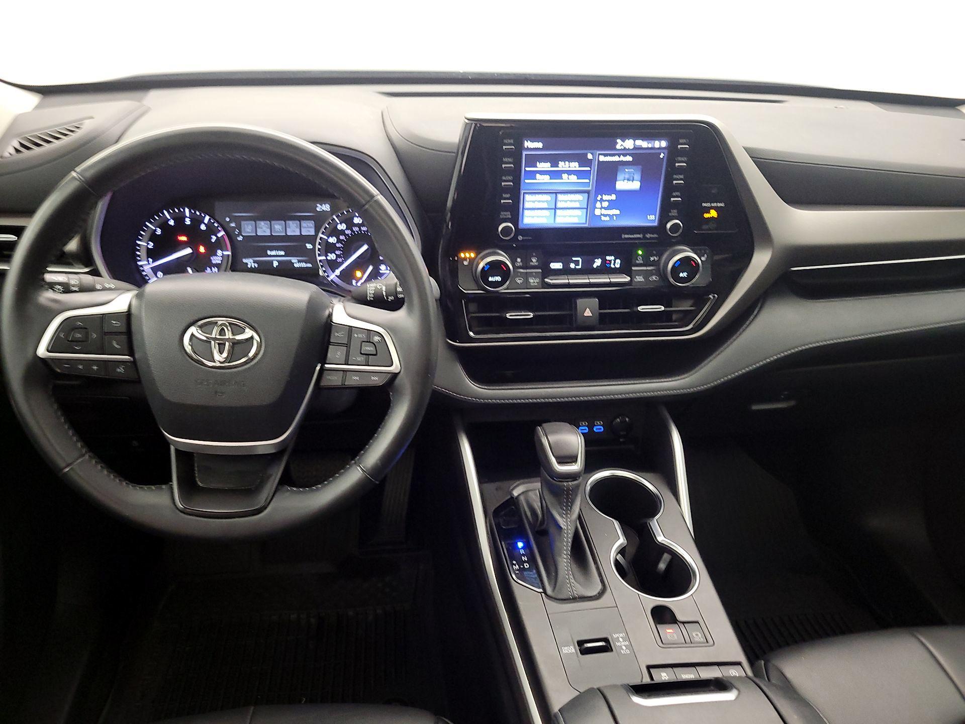 Thumbnail: 2022 Toyota Highlander - 9