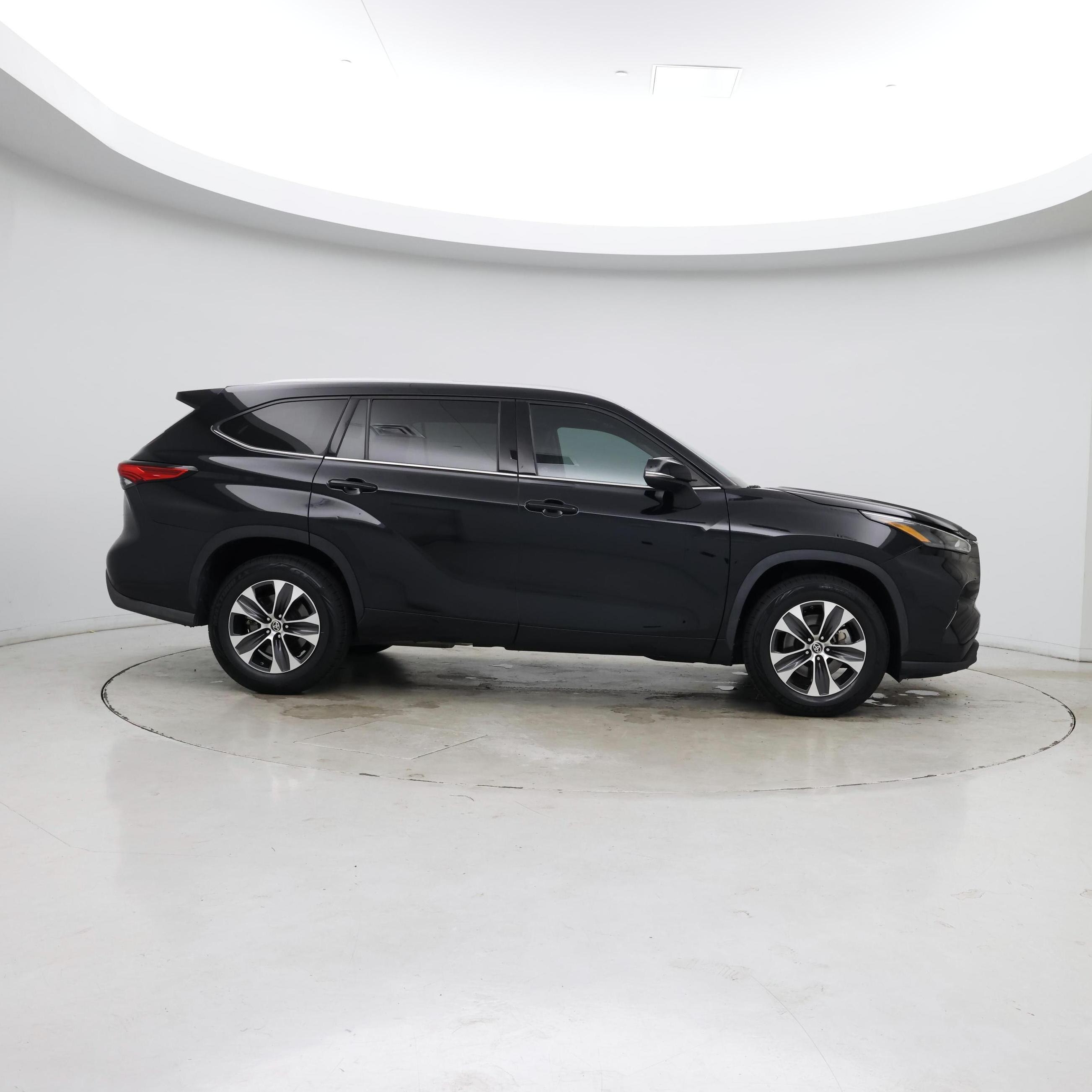 Thumbnail: 2022 Toyota Highlander - 7