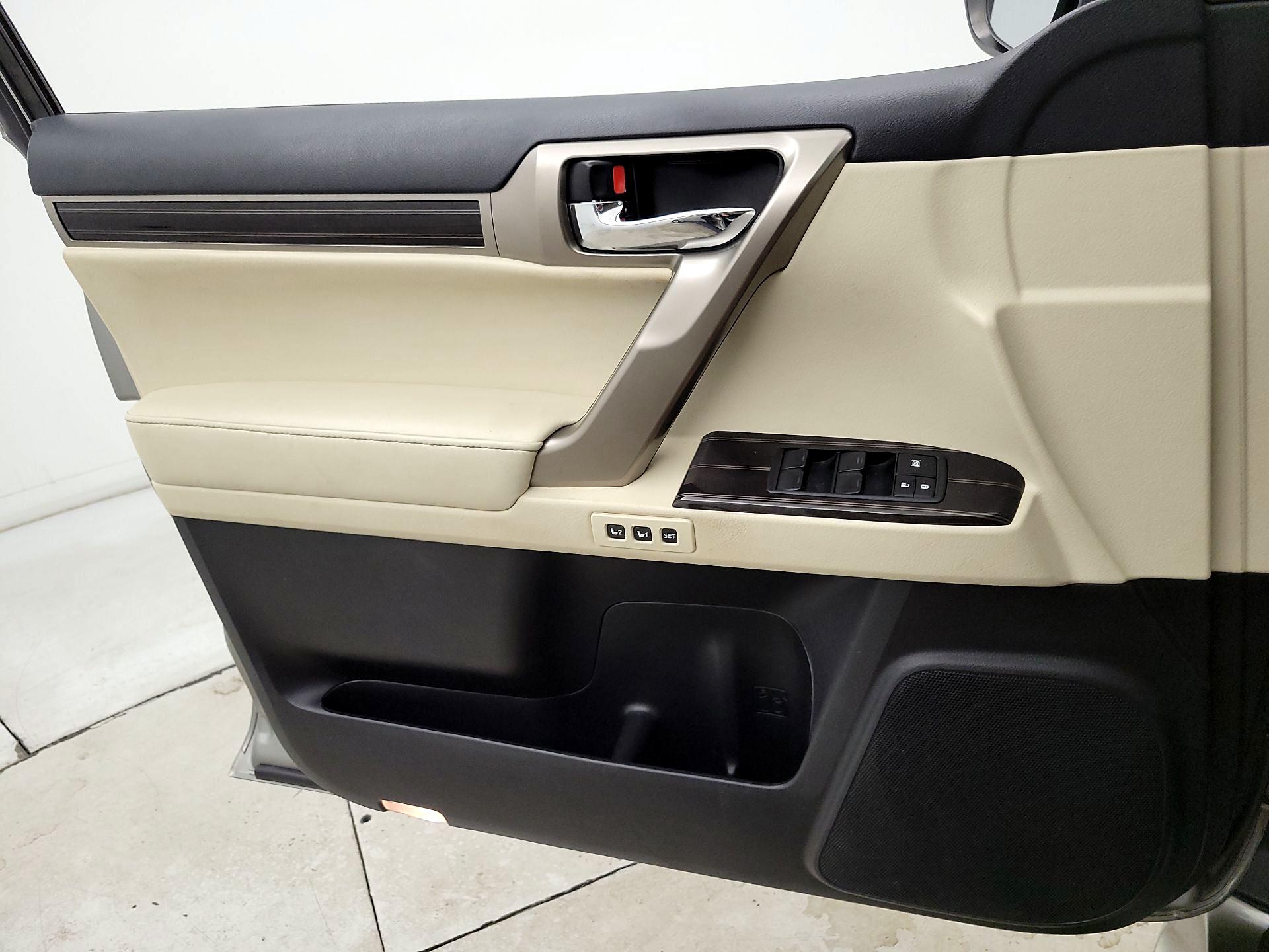 Thumbnail: 2020 Lexus GX - 12
