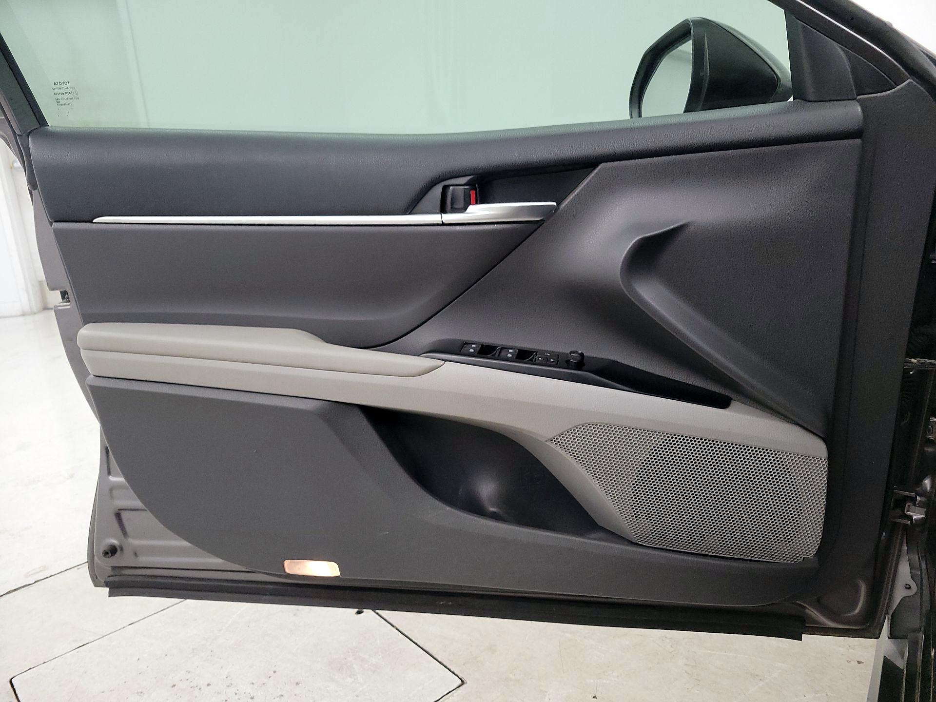 Thumbnail: 2019 Toyota Camry - 12