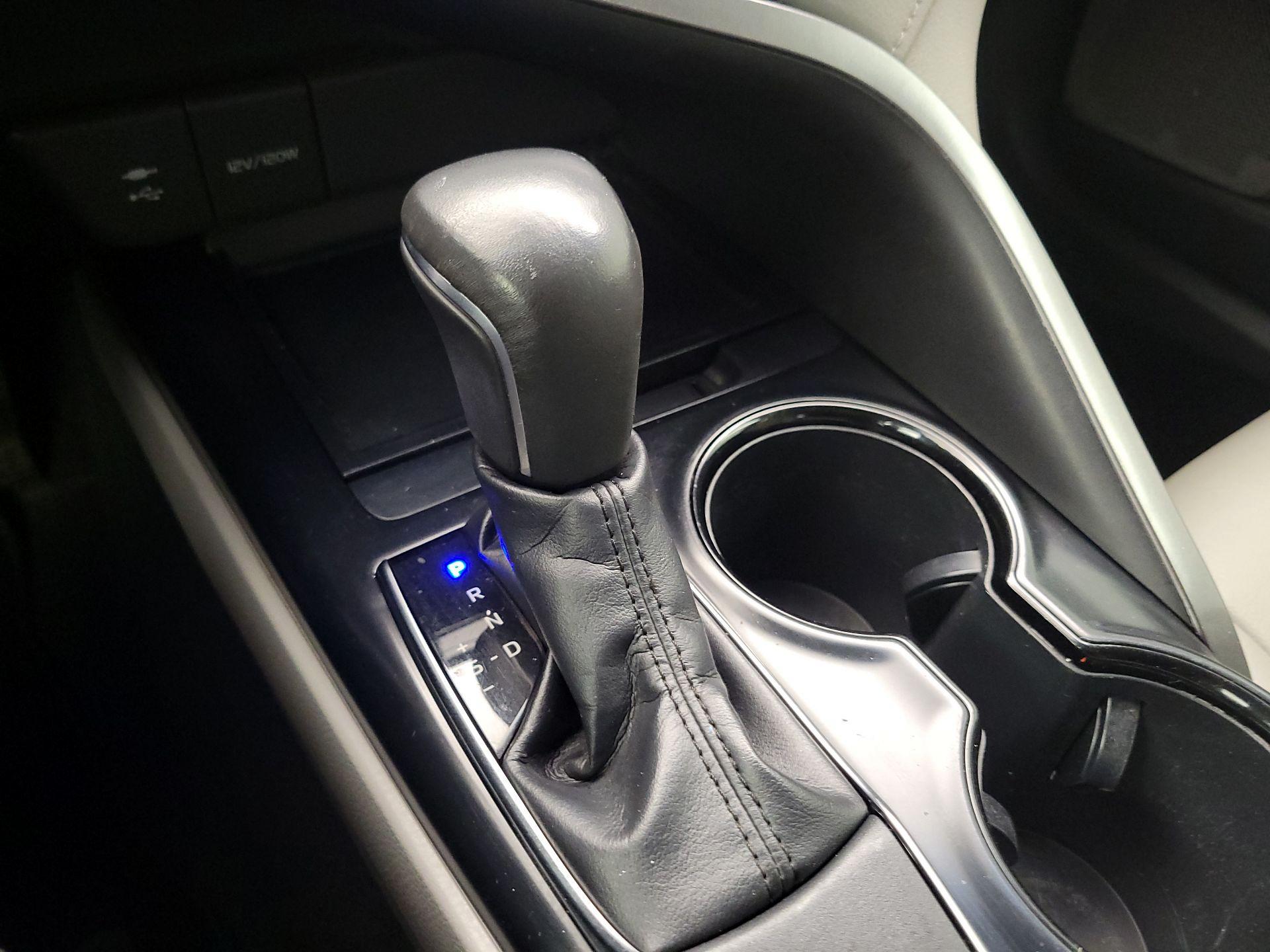 Thumbnail: 2019 Toyota Camry - 17