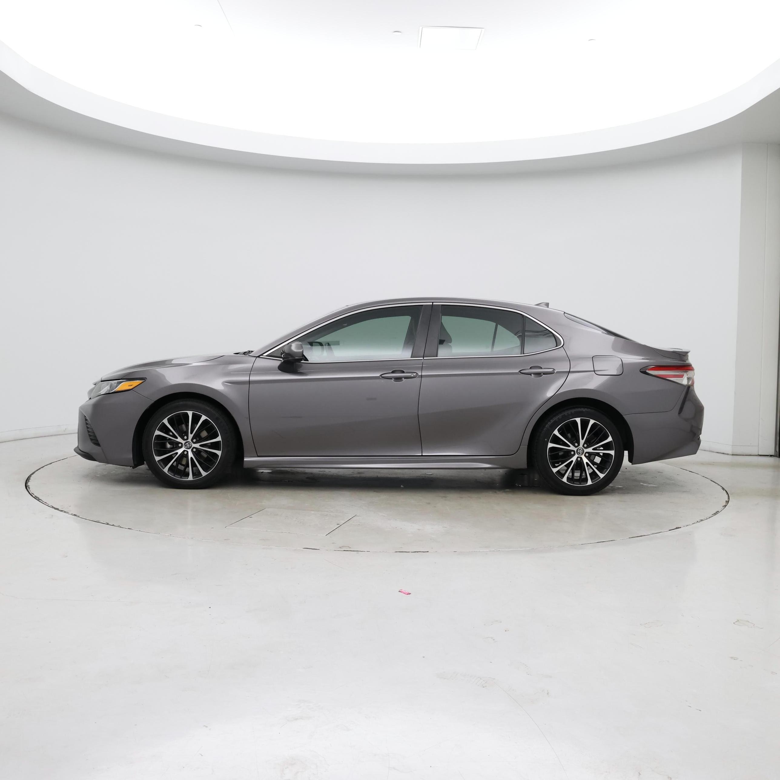 Thumbnail: 2019 Toyota Camry - 3