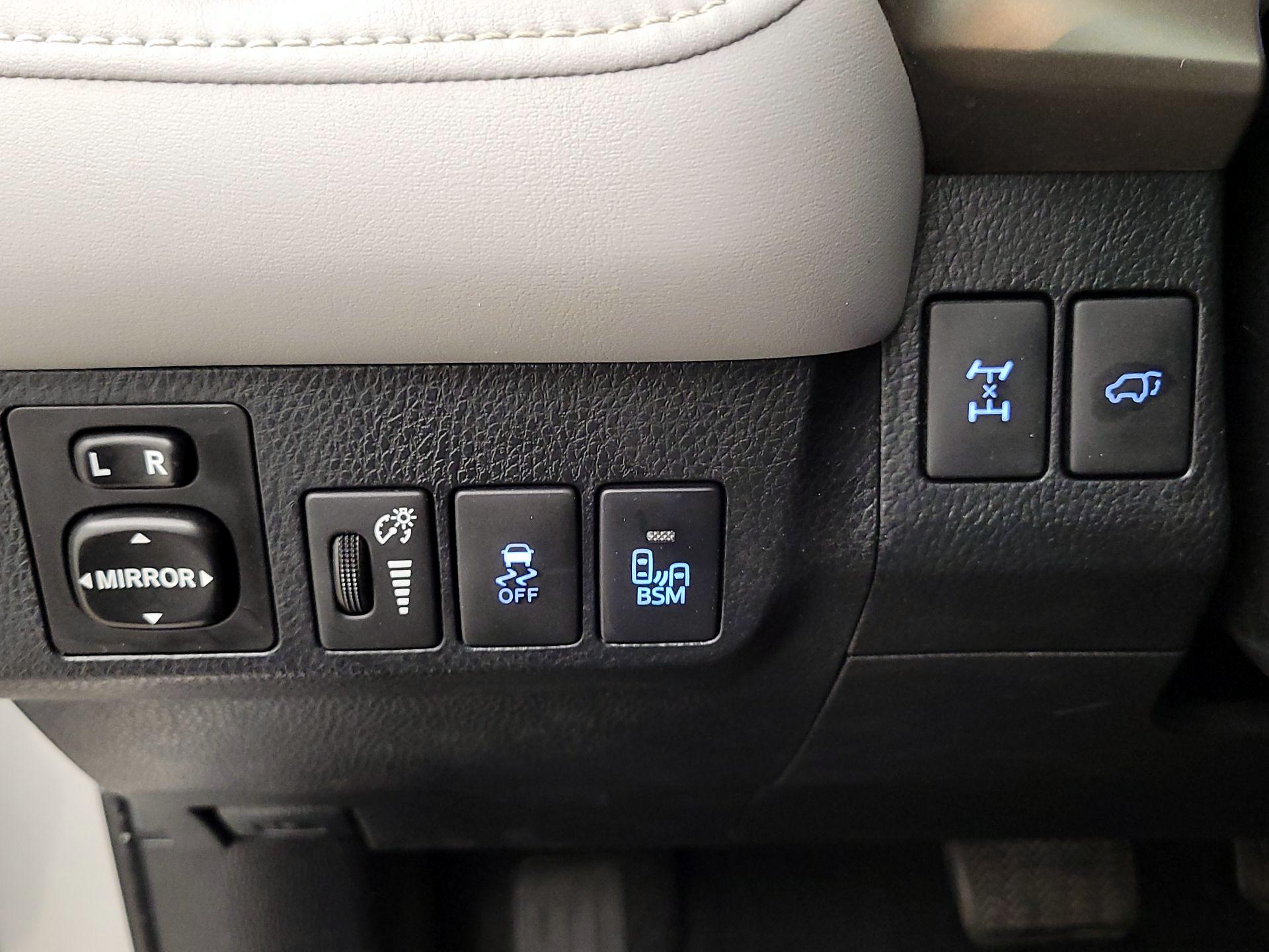 Thumbnail: 2014 Toyota RAV4 - 13